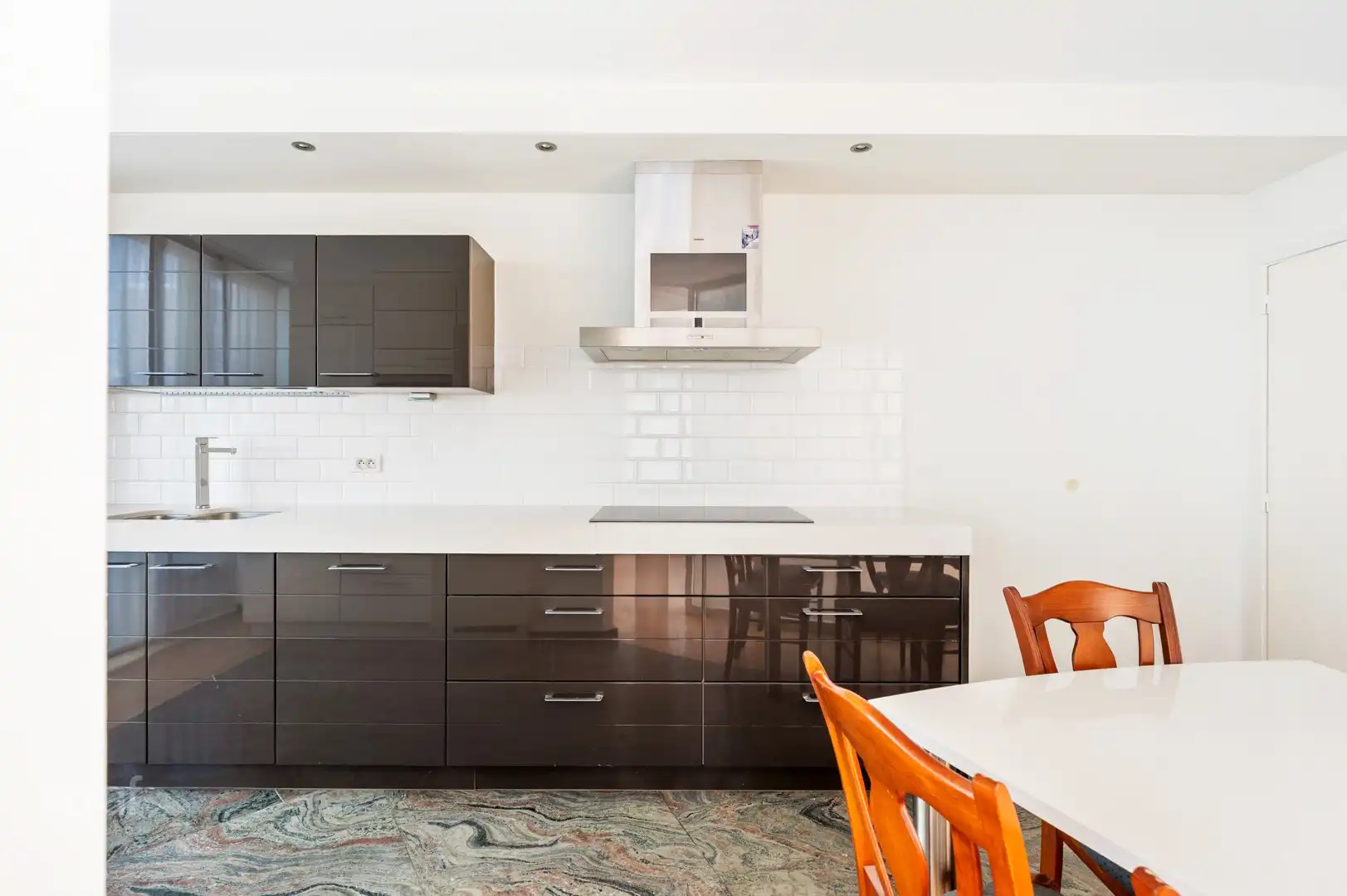 Ruim (en ook groot) huis op Linkeroever&nbsp;met praktijkruimte/ studio foto 7