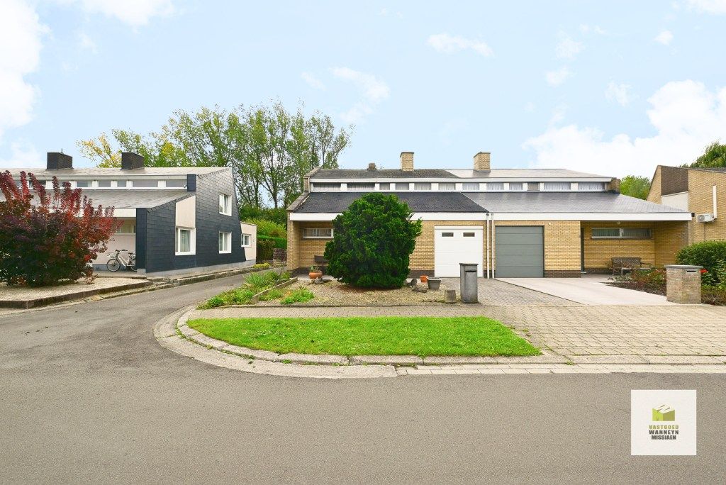 Hoofdfoto van de publicatie: Te renoveren woning met 3 slaapkamers en zongerichte tuin op centrale ligging te Tielt