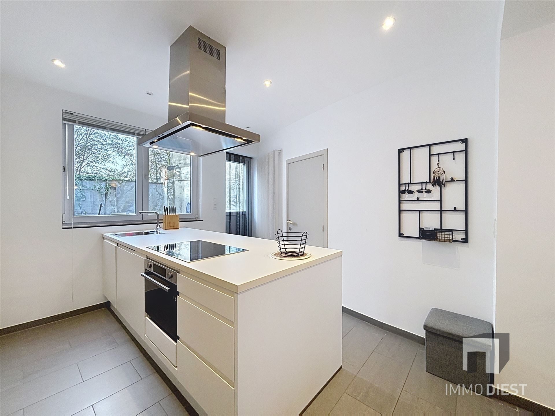 Trendy gerenoveerde woning met 3 slaapkamers foto 11