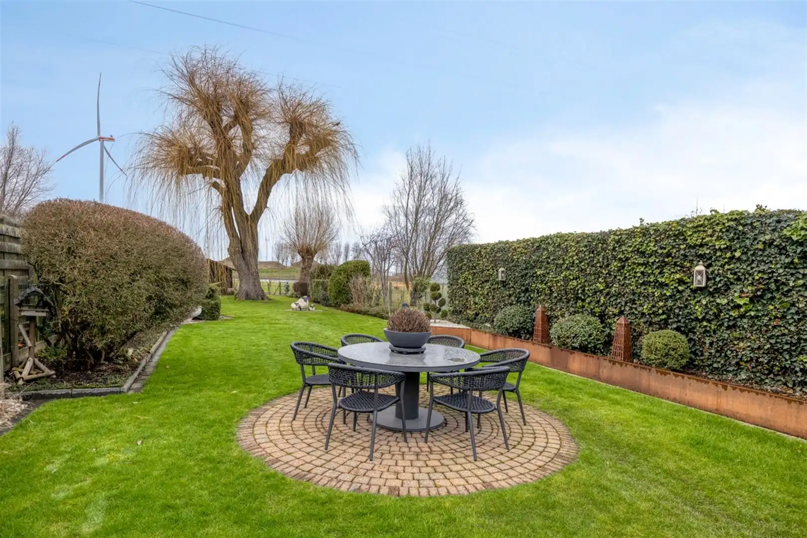 Goed onderhouden en mooi afgewerkte woning op een toplocatie te Oostakker.  foto 30