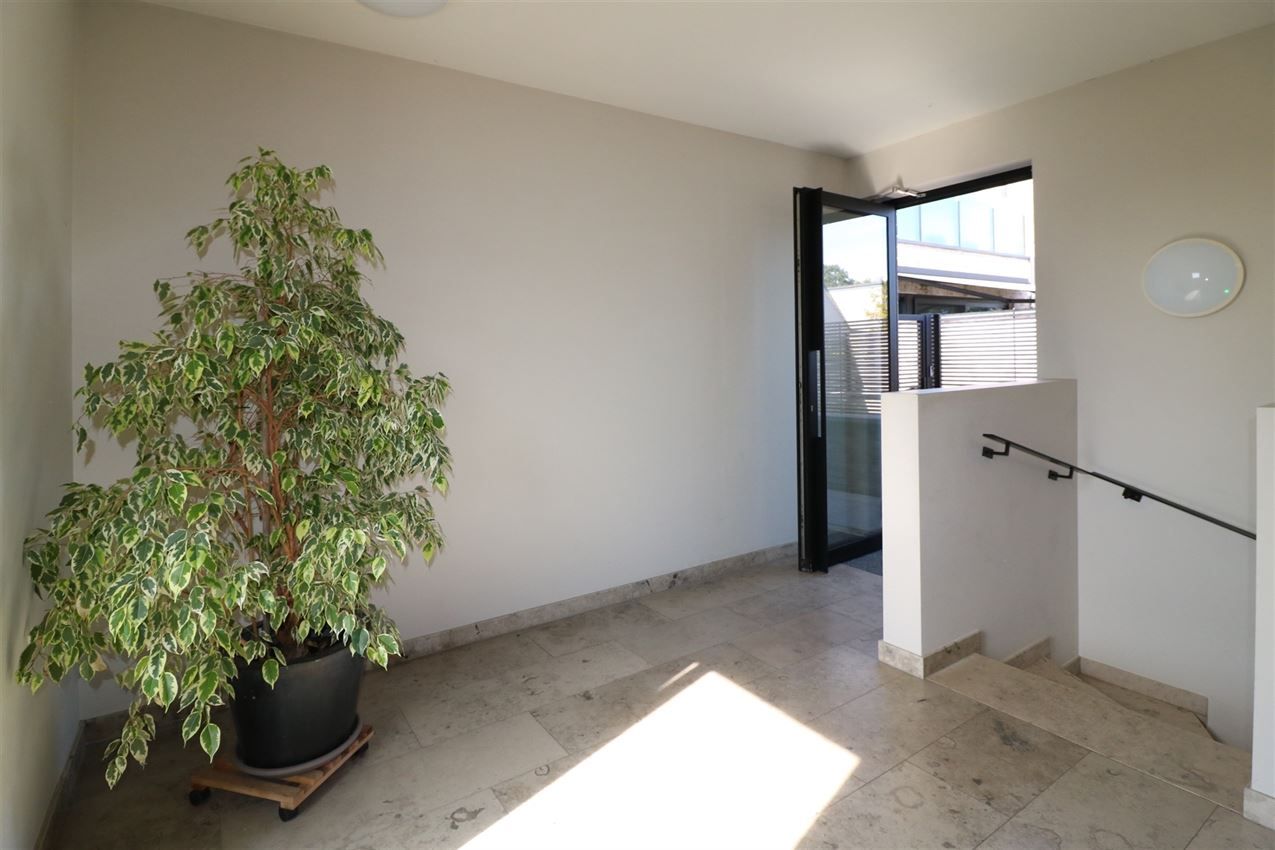 Zonnig appartement met ruim terras, twee slaapkamers in centrum foto 21