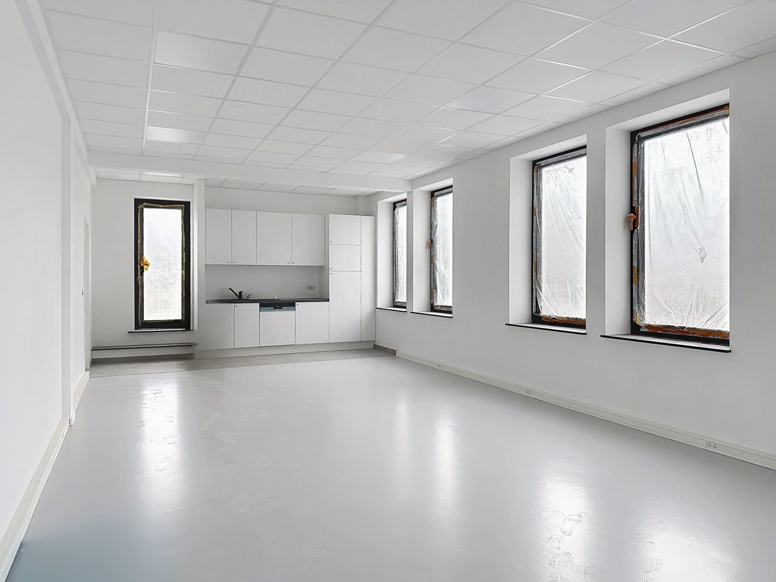 Activiteits- of opslagruimte op een toplocatie nabij de A12 foto 7