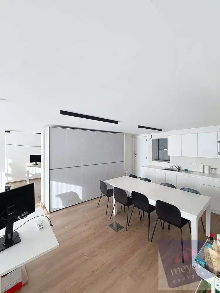 Veelzijdig commercieel pand met 14 parkeerplaatsen op topligging in Hasselt foto 20