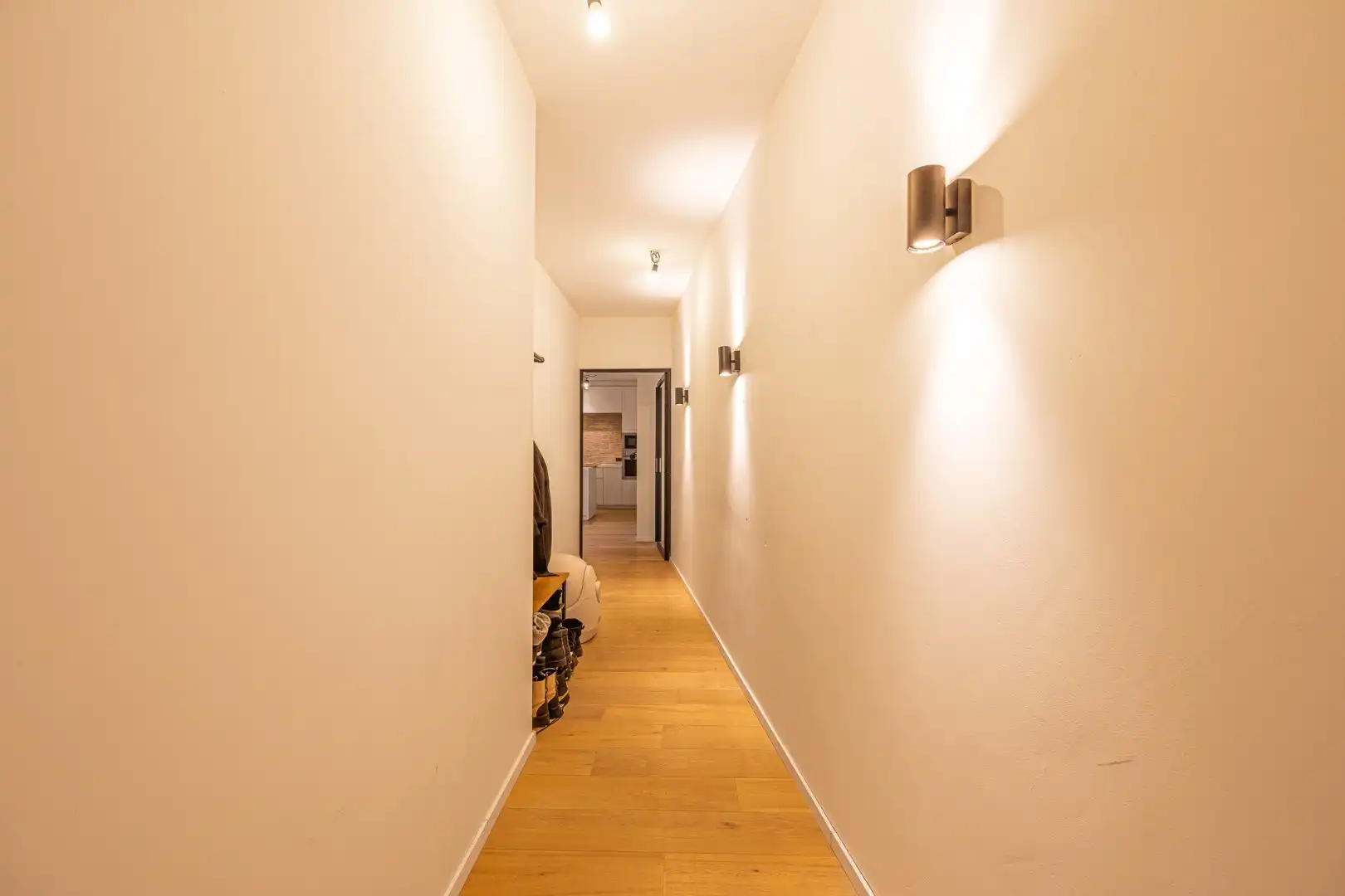 Recent, instapklaar appartement met overdekte staanplaats aan de Broeltorens in Kortrijk foto 12