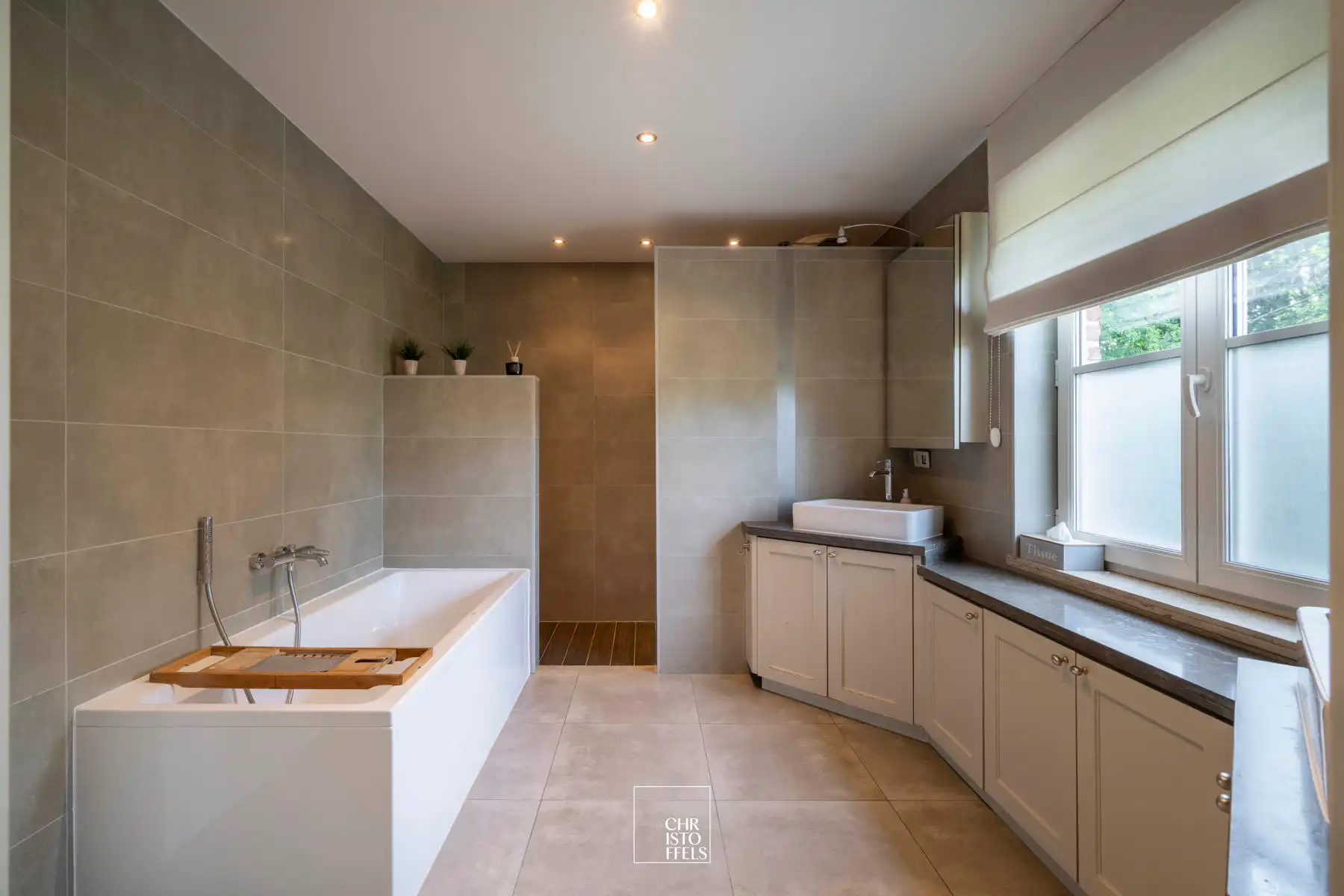 Exclusieve villa van 458m² met buitenzwembad op een perceel van 2.231m² foto 11