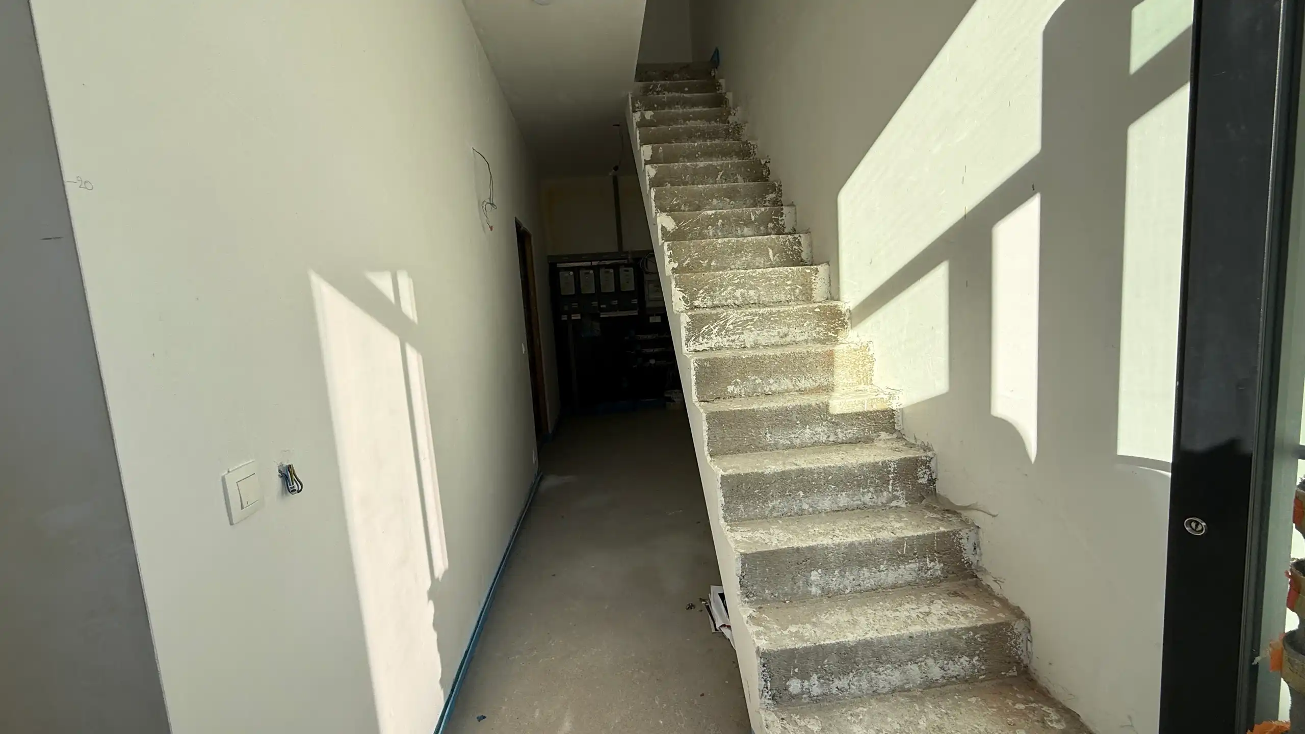 Handelspand met twee appartementen foto 5