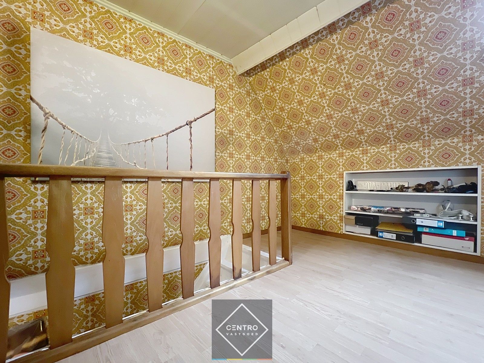 Voor de snelle beslisser! Leuke, BETAALBARE,  verder af te werken STARTERS-woning in het centrum van HEULE. foto 15