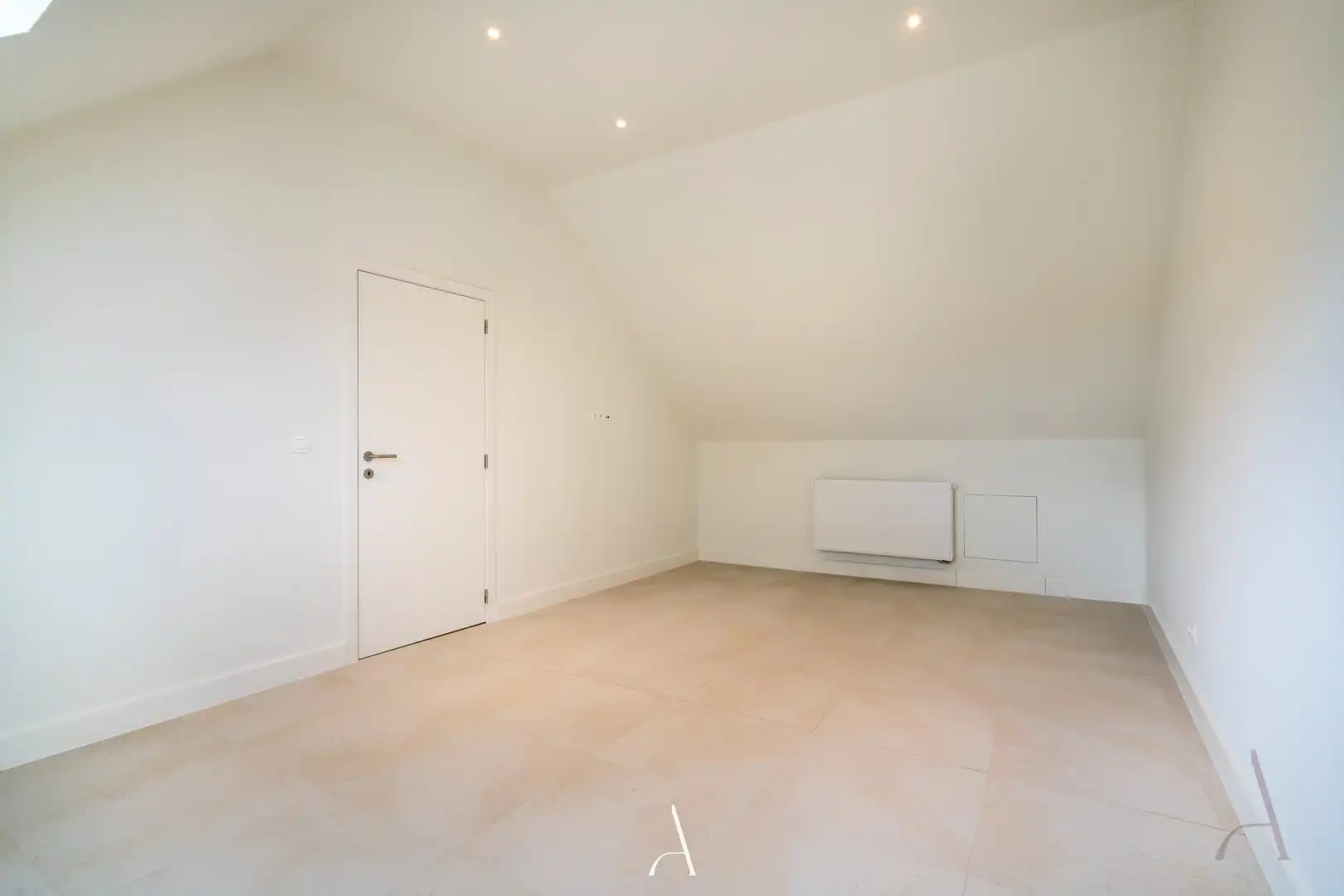 Volledig gerenoveerde stadswoning van 269 m² met 6 slaapkamers en carport in het centrum van Maaseik foto 21
