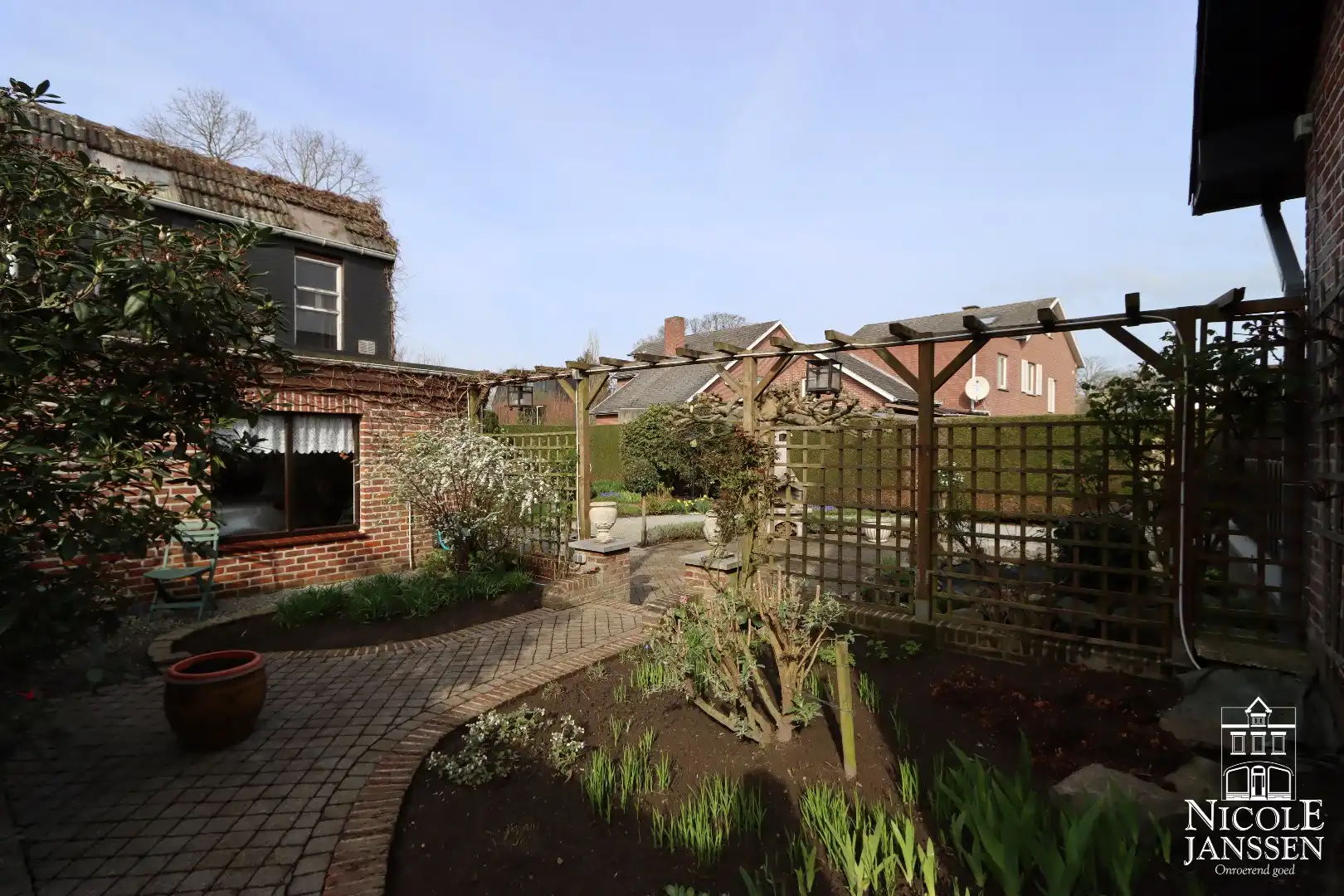 Verzorgde gezinswoning met mooie tuin in Geistingen foto 24