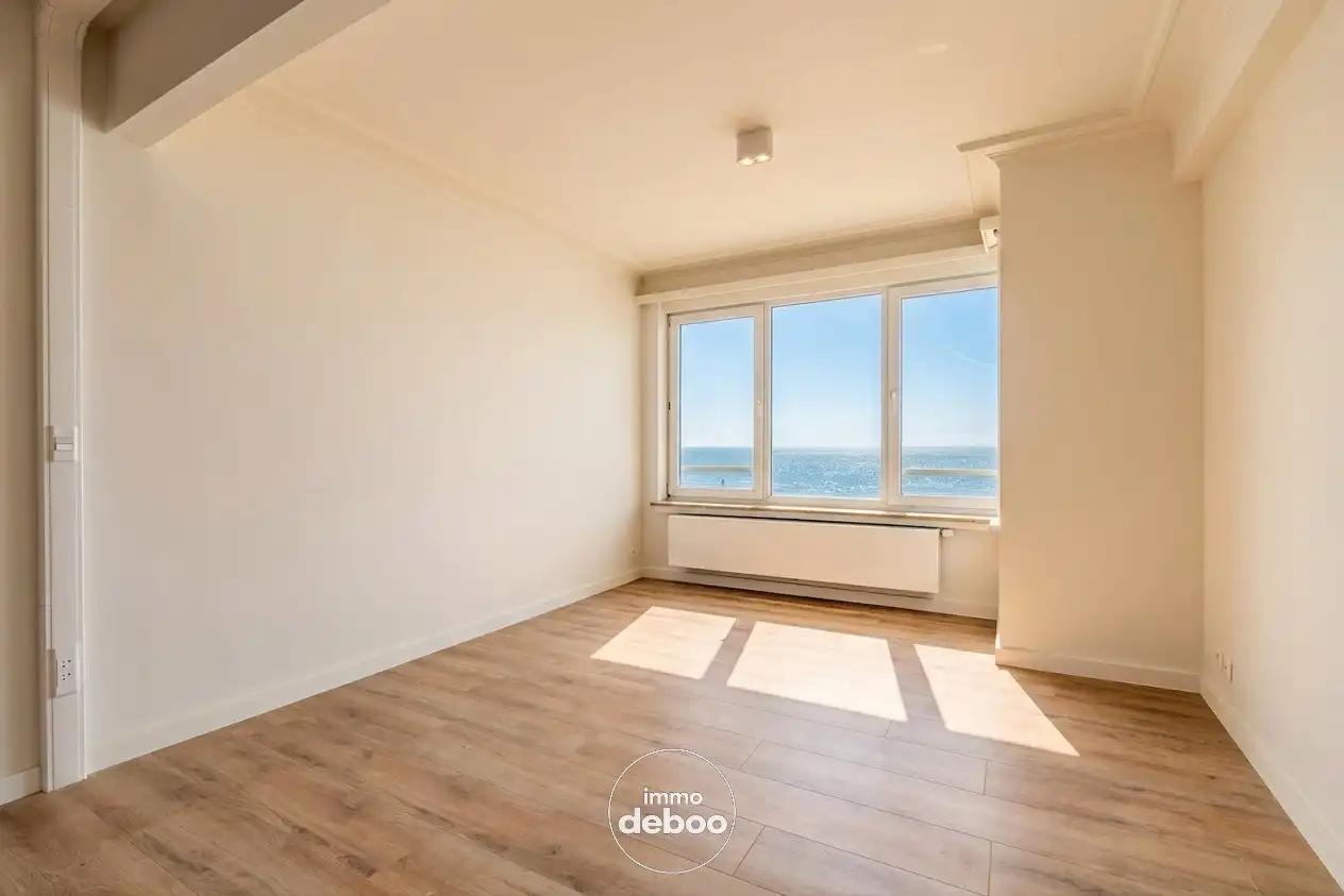 Kwalitatief gerenoveerde studio met frontaal zeezicht foto 3