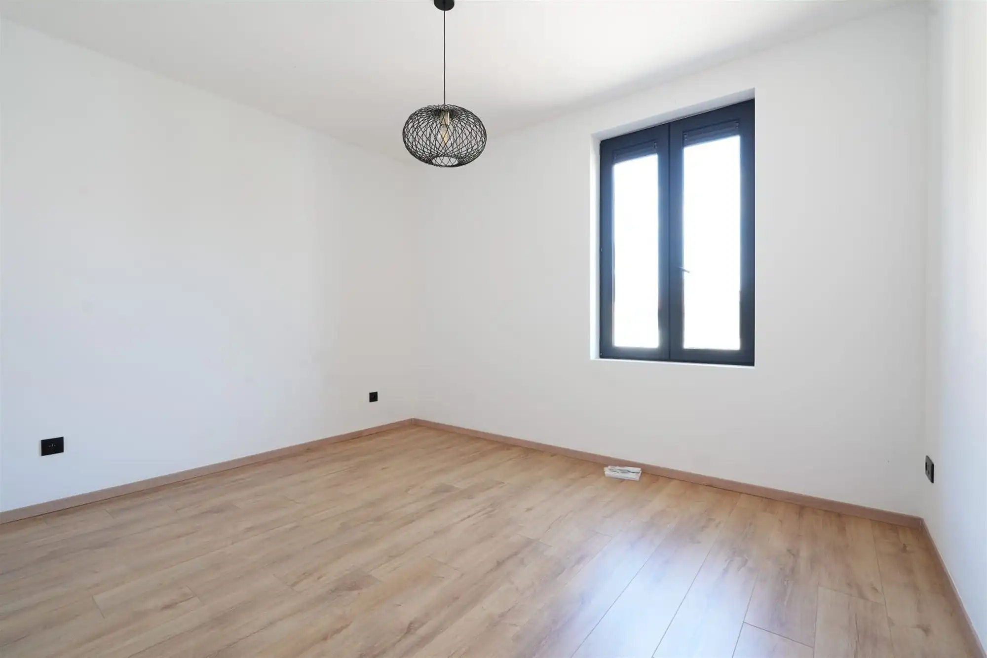 Gerenoveerde woning met drie slaapkamers en tuin foto 12