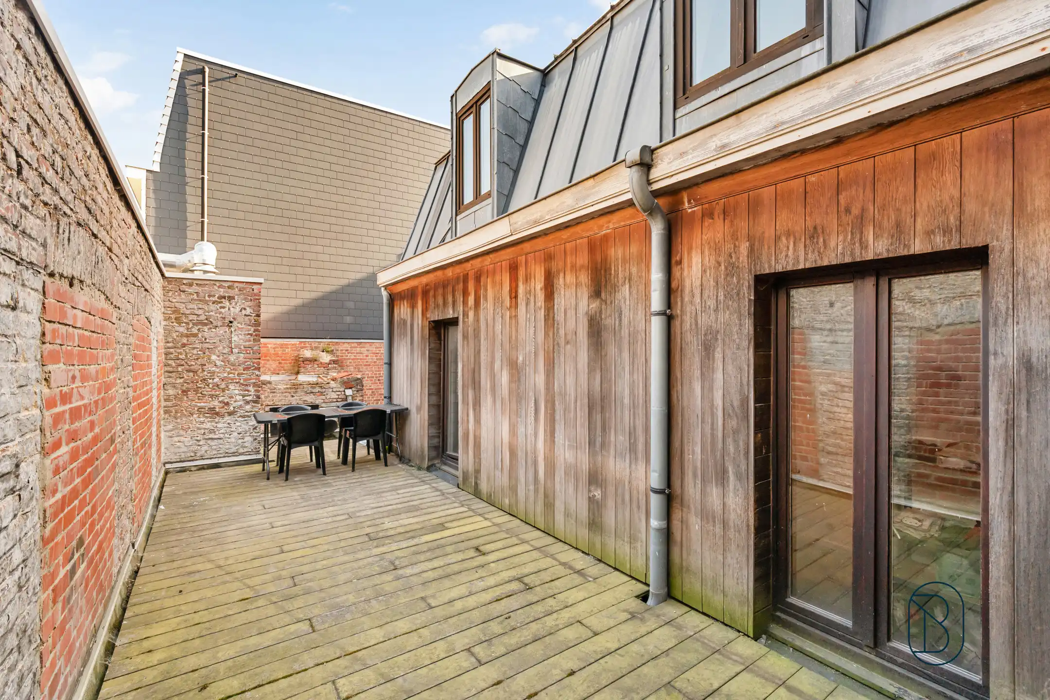 Handelspand + 2 gerenoveerde appartementen hartje Kortrijk foto 18