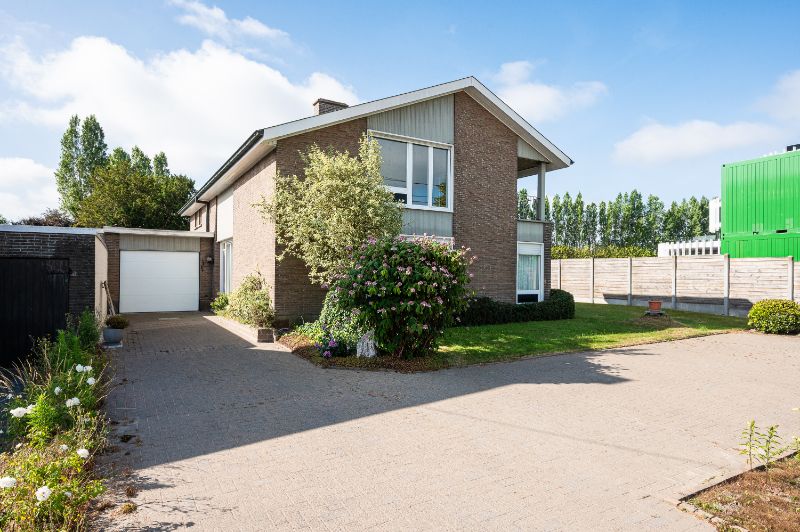 Hoofdfoto van de publicatie: Zeer degelijke woning met veel potentieel