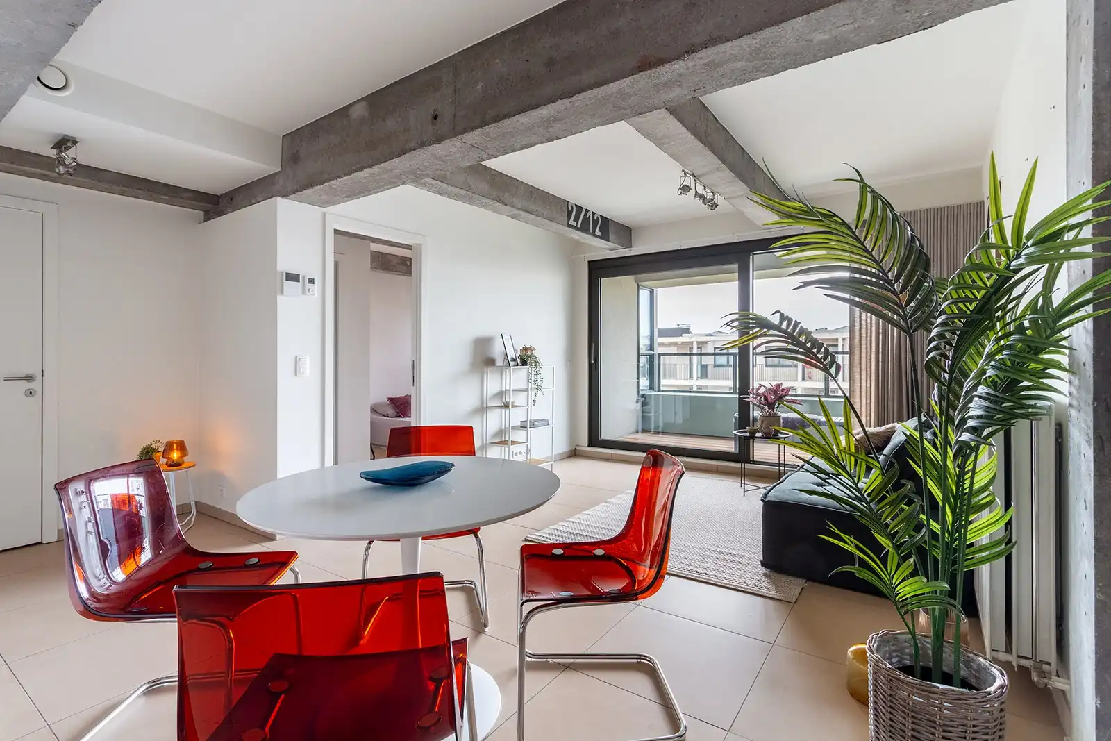 Stadsvibe en rust: energiezuinig appartement met terras foto 2