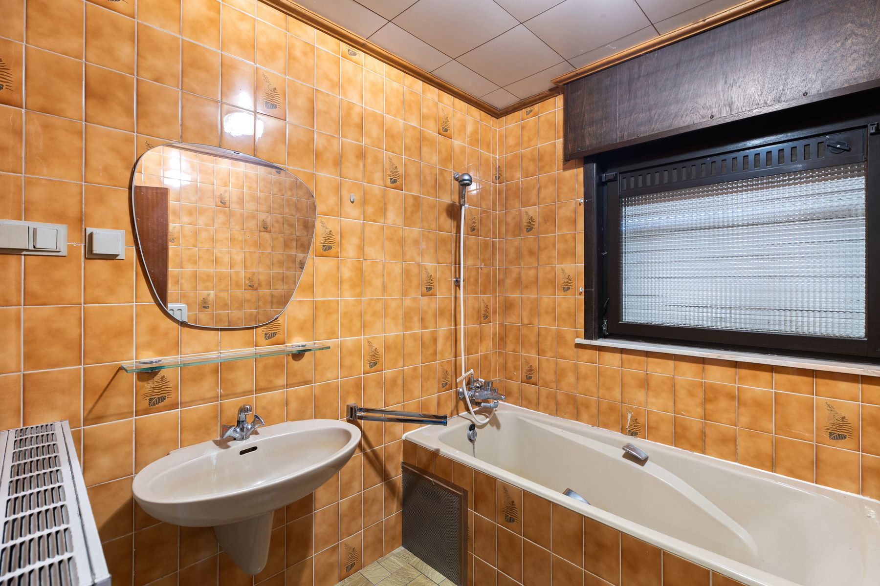 Te renoveren woning in een residentiële wijk in Lotenhulle foto 8