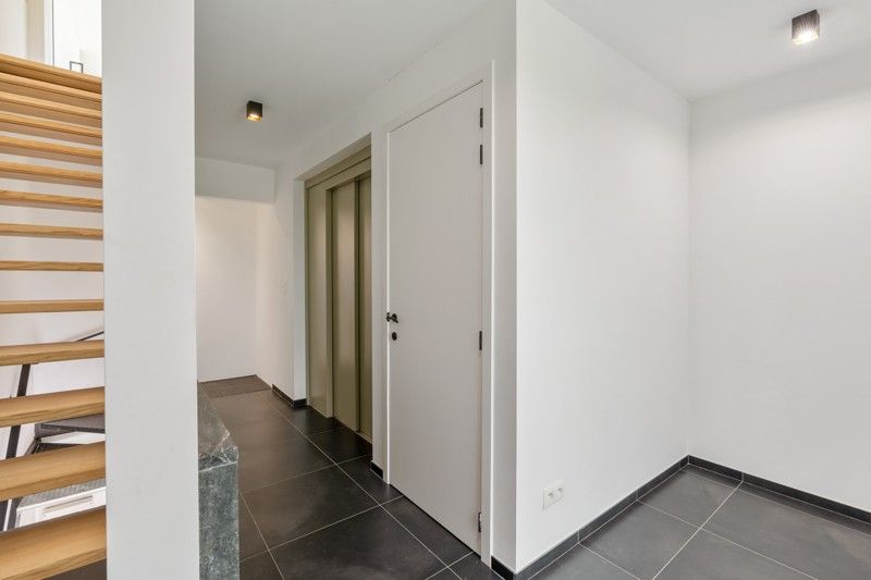Zeer ruim en stijlvol penthouse met tuin en garage foto 4