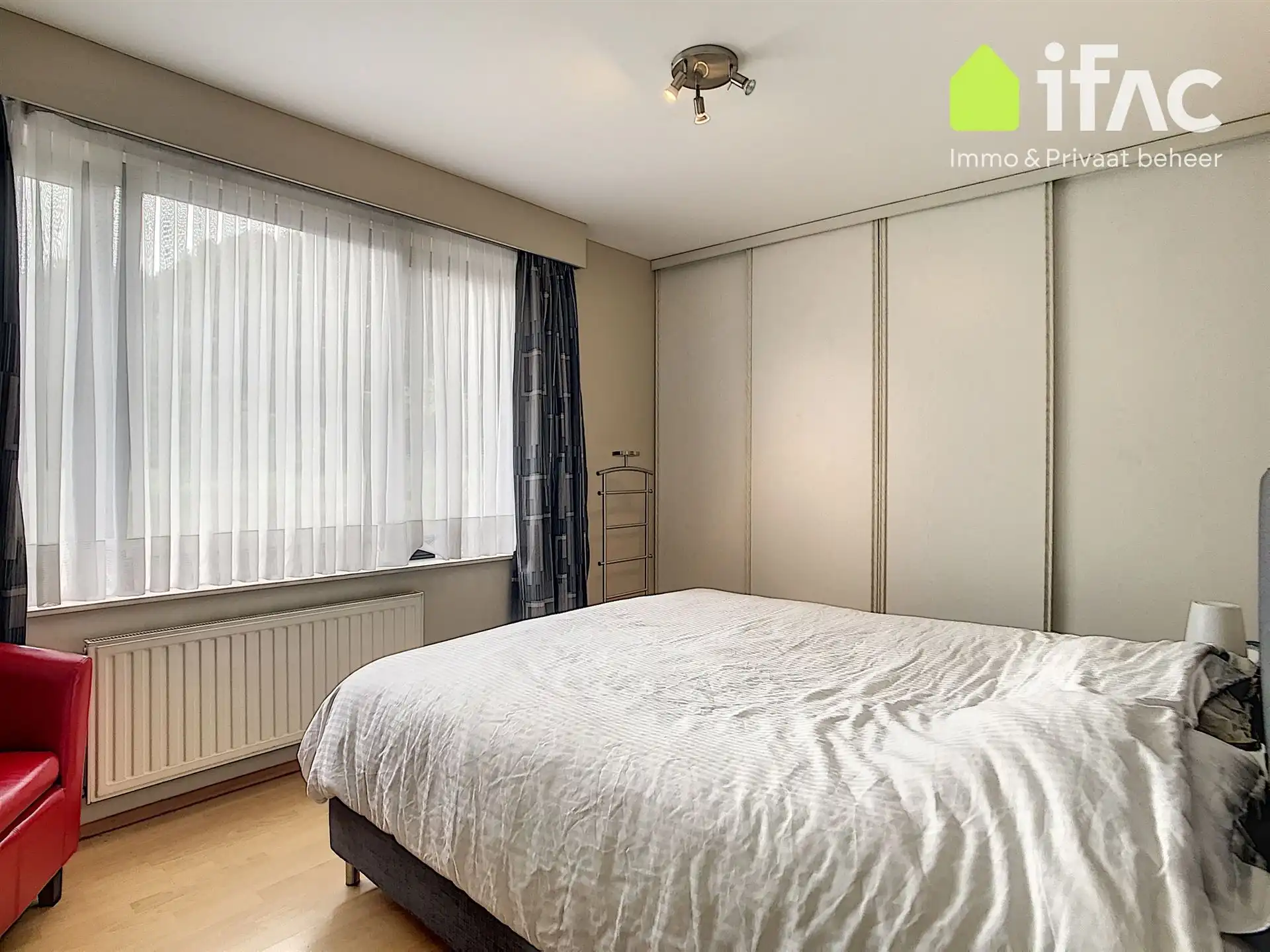 Prachtige duplex met 3 slaapkamers, garage en tuin foto 15
