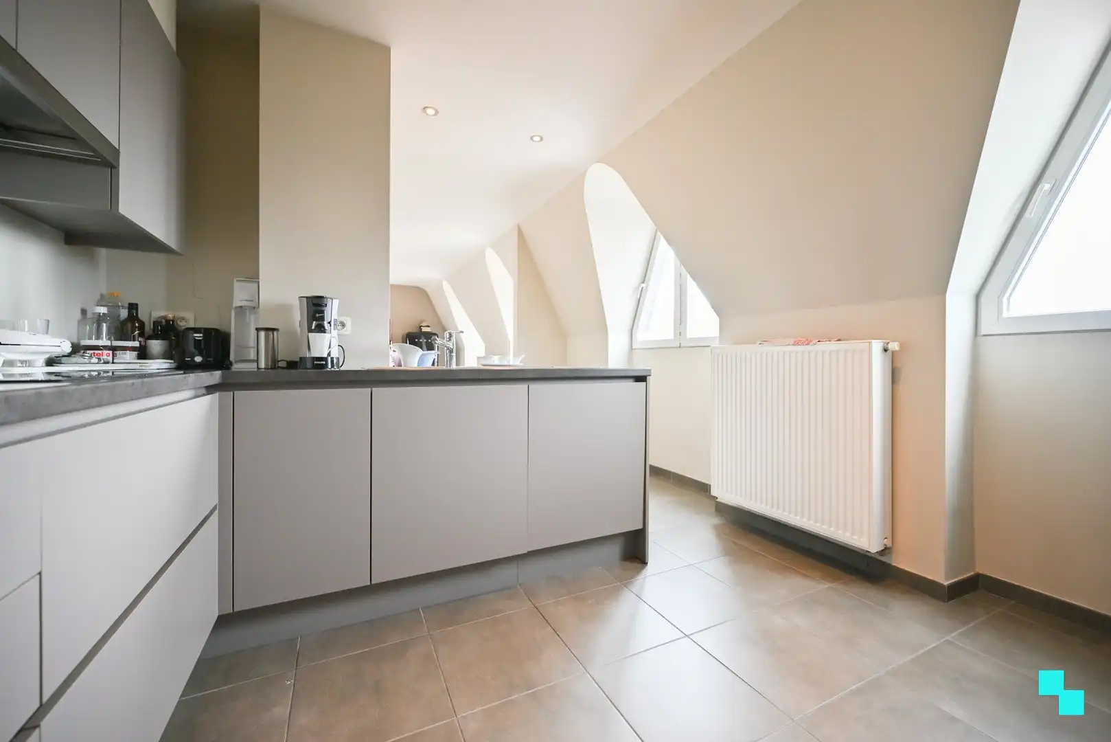 Riant dakappartement in hartje Izegem met panoramisch zicht foto 11