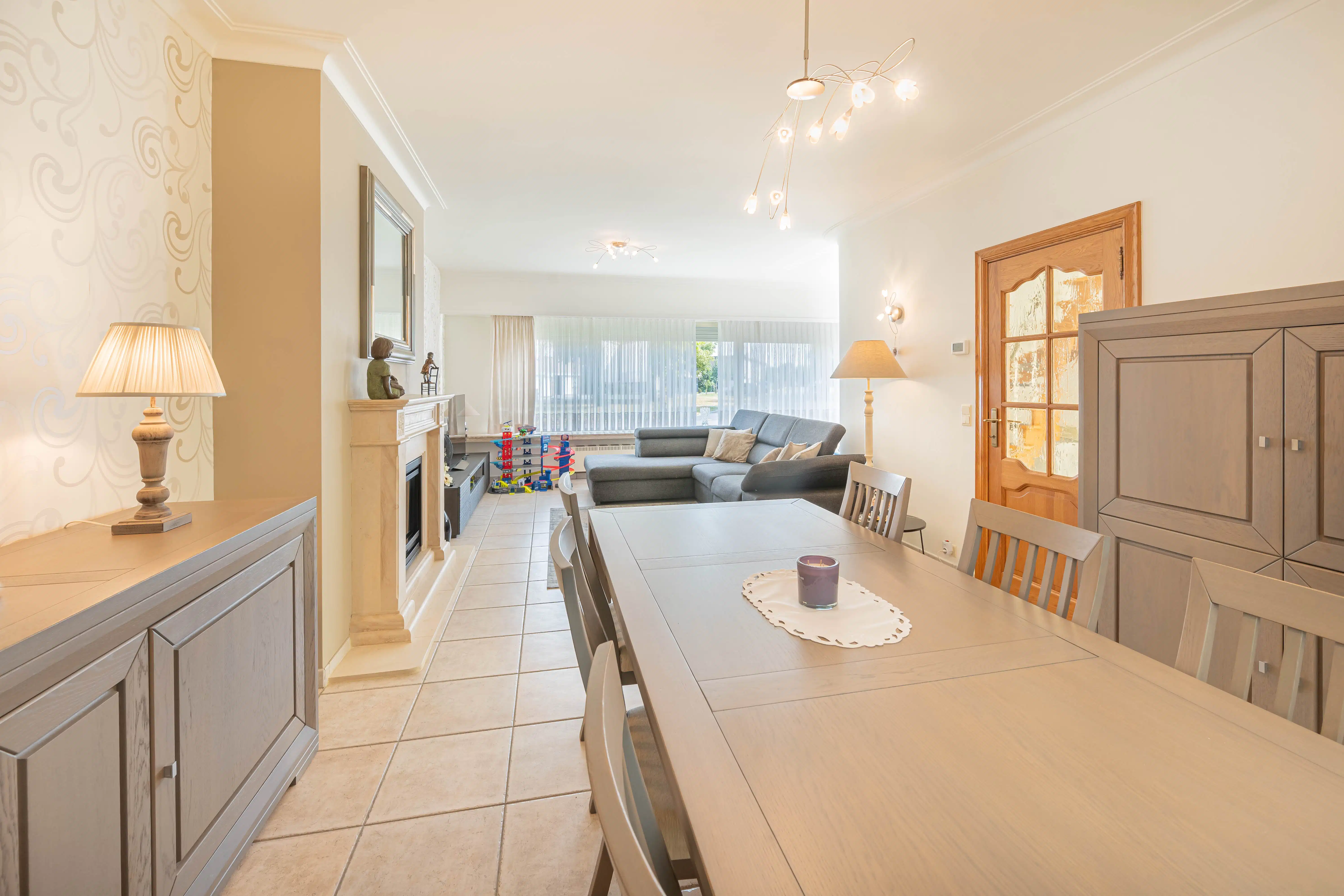 Kwalitatieve woning met 3 autostaanplaatsen in de garage! foto 5