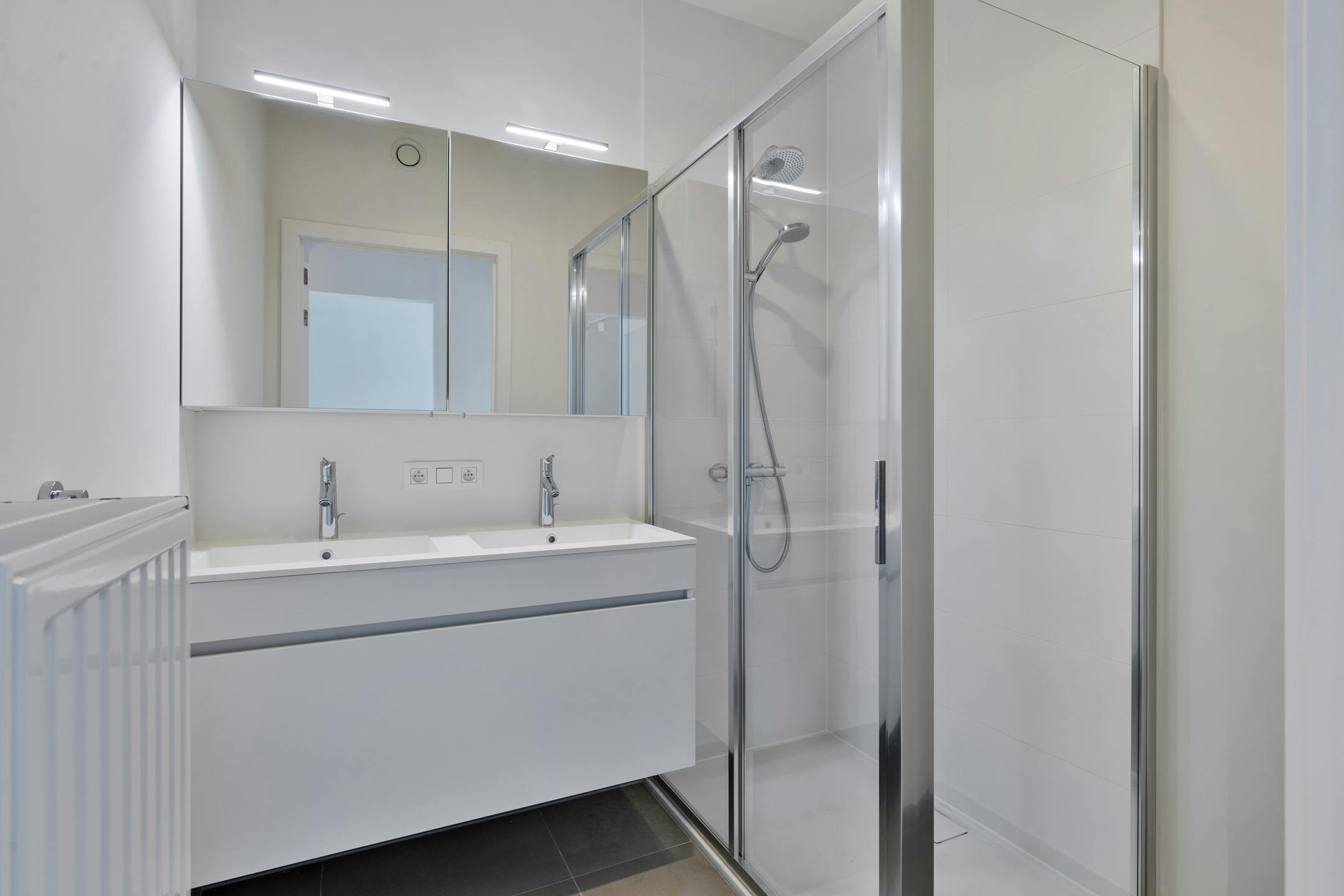 Instapklaar appartement te Roeselare onder registratierechten! foto 13