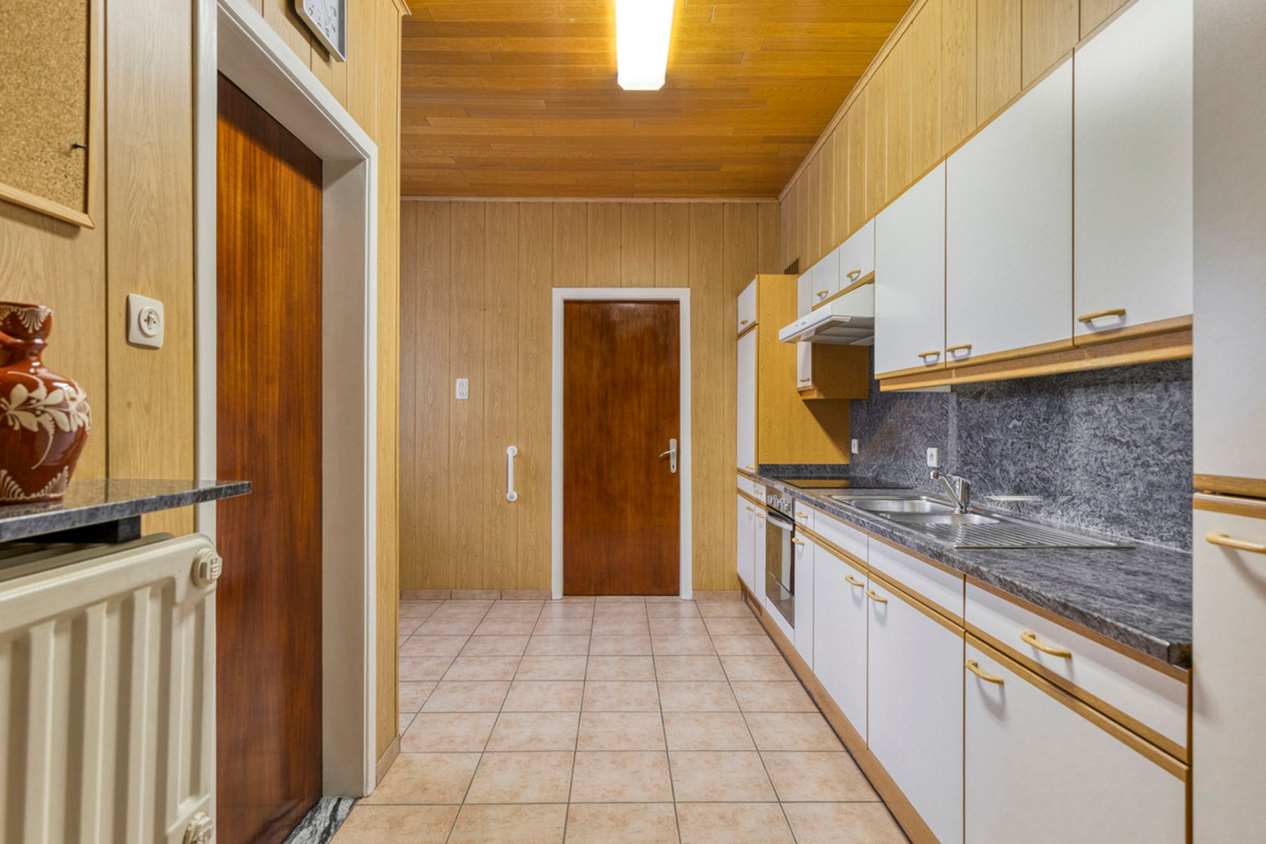 Solide en ruime te renoveren gezinswoning op toplocatie foto 9