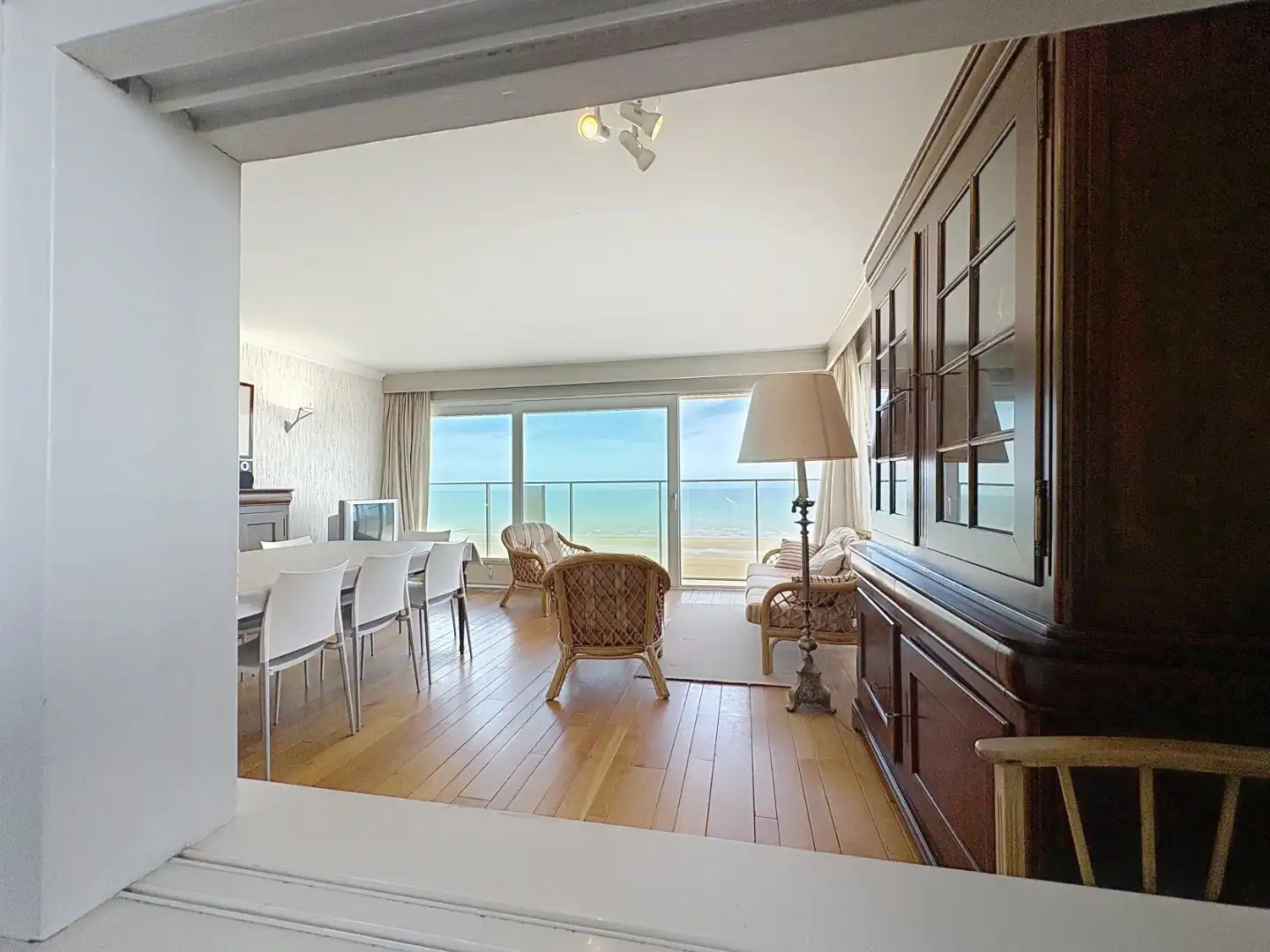 Hoekappartement op de zeedijk –  frontaal zeezicht – garage  foto 9
