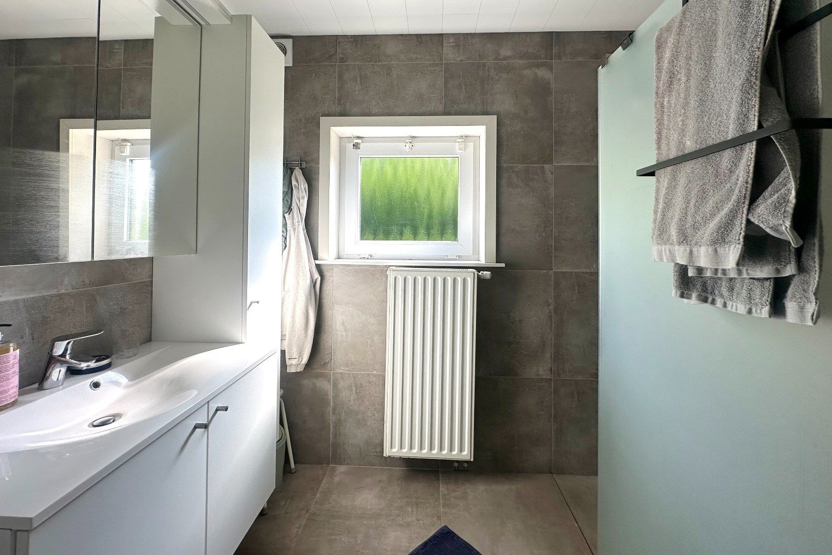 Instapklare woning met landbouwgrond in Assebroek foto 9