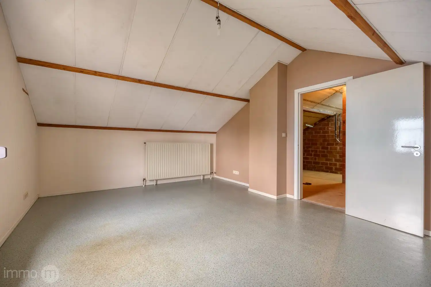 Uitstekend onderhouden open bebouwing met zonnepanelen en 3 tot 5 slaapkamers op prachtig perceel van 55a43ca foto 27