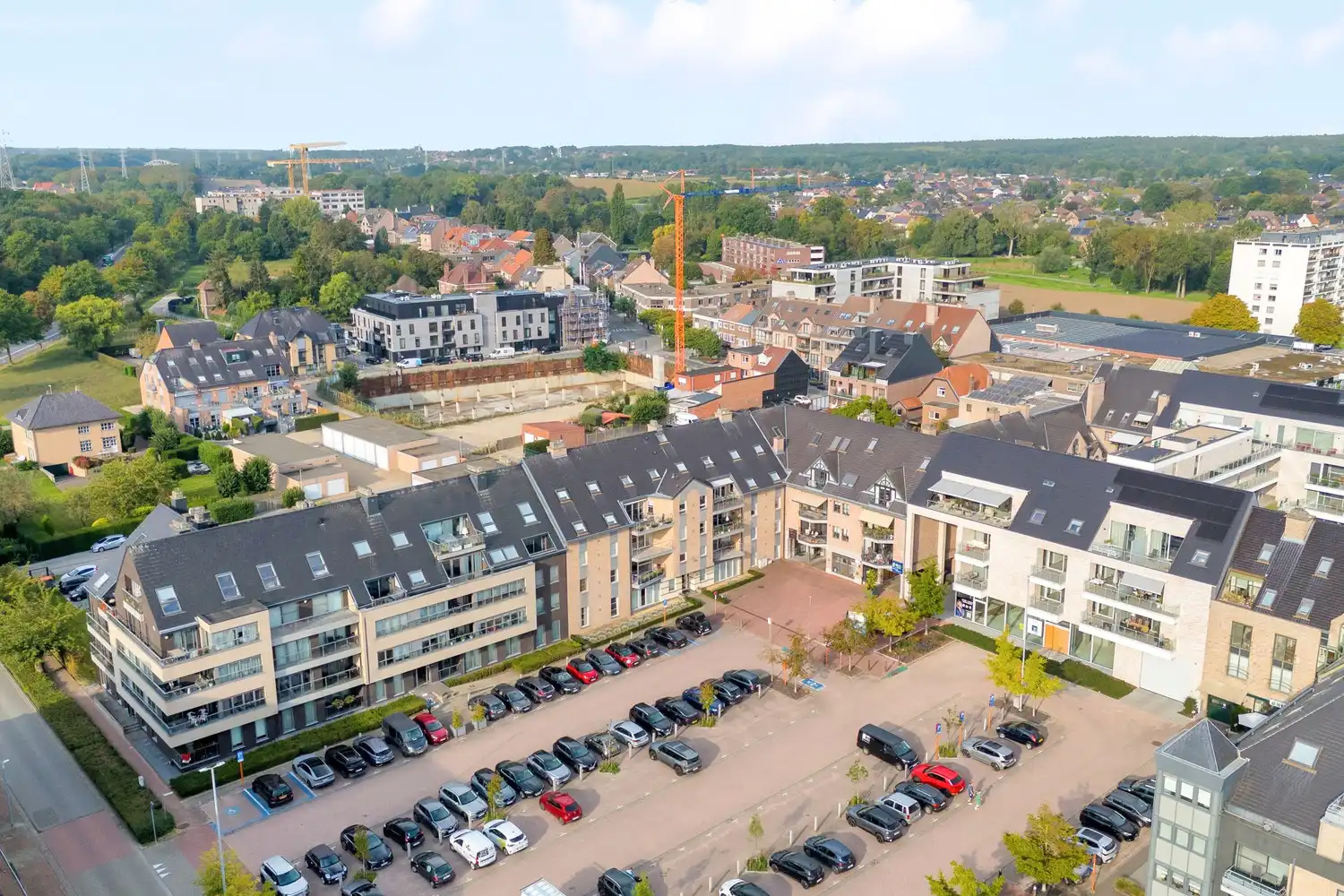 Ruim, licht en zorgeloos wonen in het hart van Lanaken! foto 3