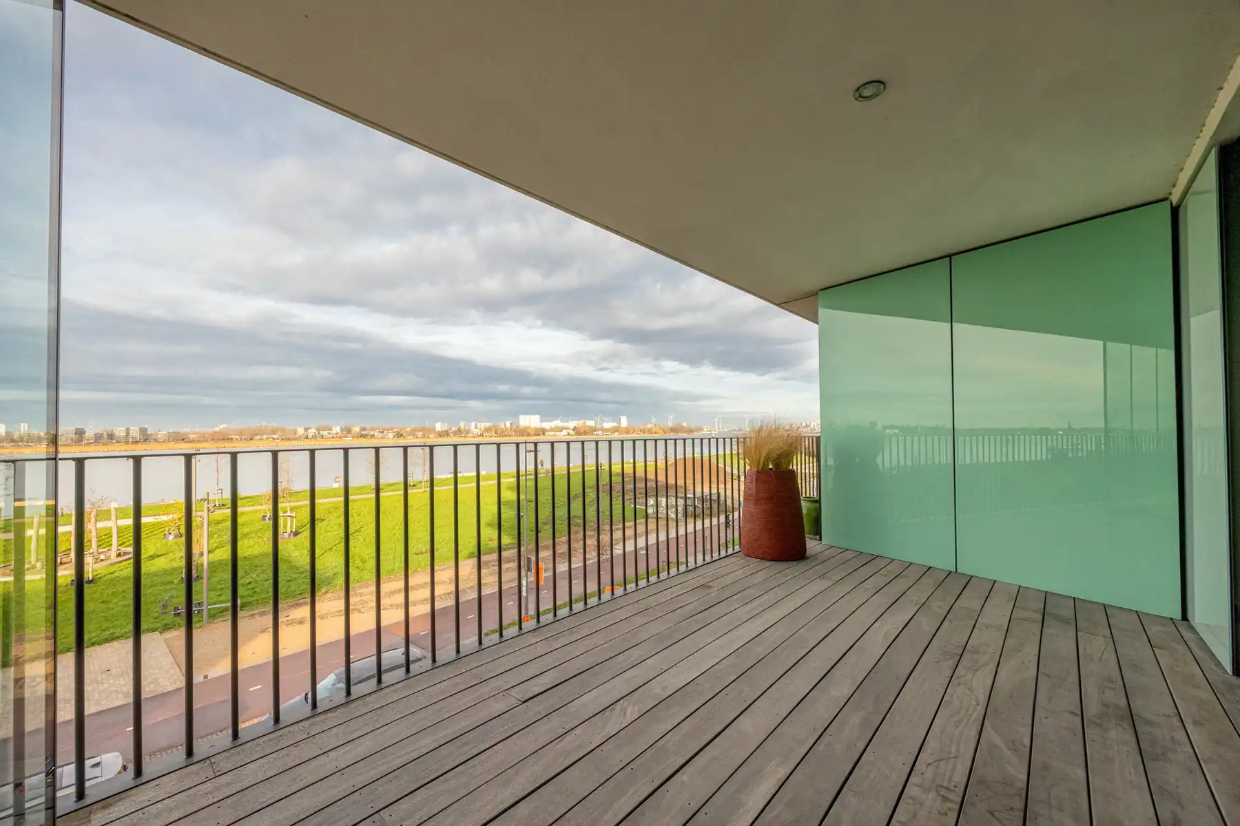 Riant luxe apppartement van 213 m² met Scheldezicht  foto 3