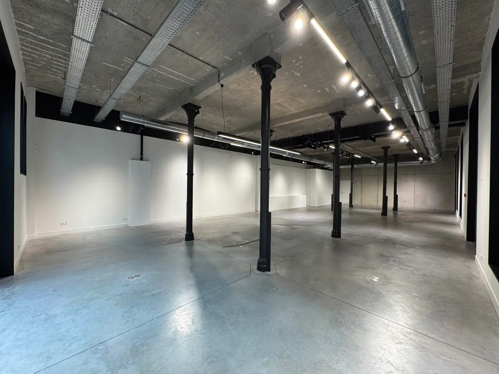 Industriële showroom in hartje Antwerpen foto 11