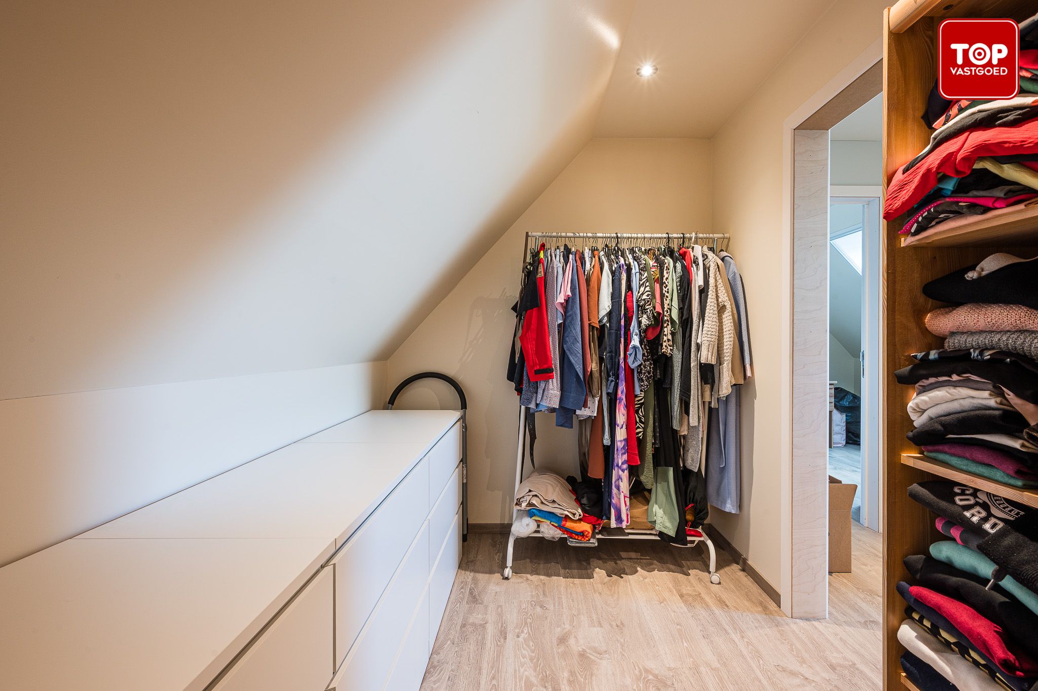 instapklare woning met zicht op uitgestrekte velden foto 18