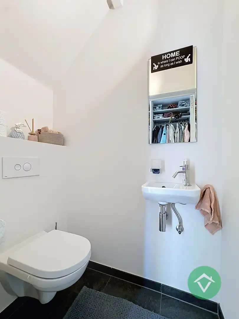 Recente gezinswoning (2019) met zonnige tuin en uitweg achteraan - instapklare topper. foto 3