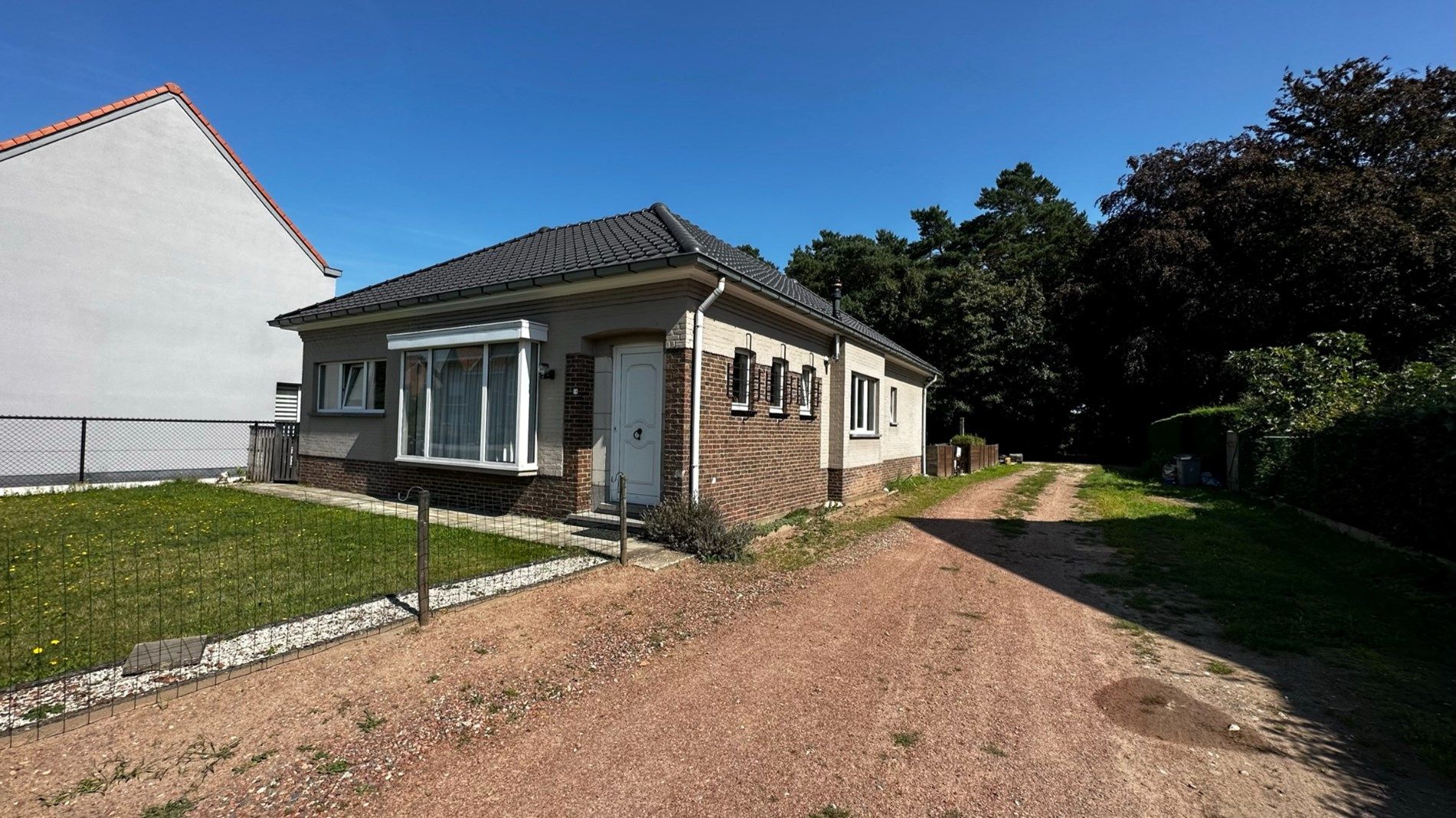 Ruime woning met tuin te Lokeren  foto {{pictureIndex}}
