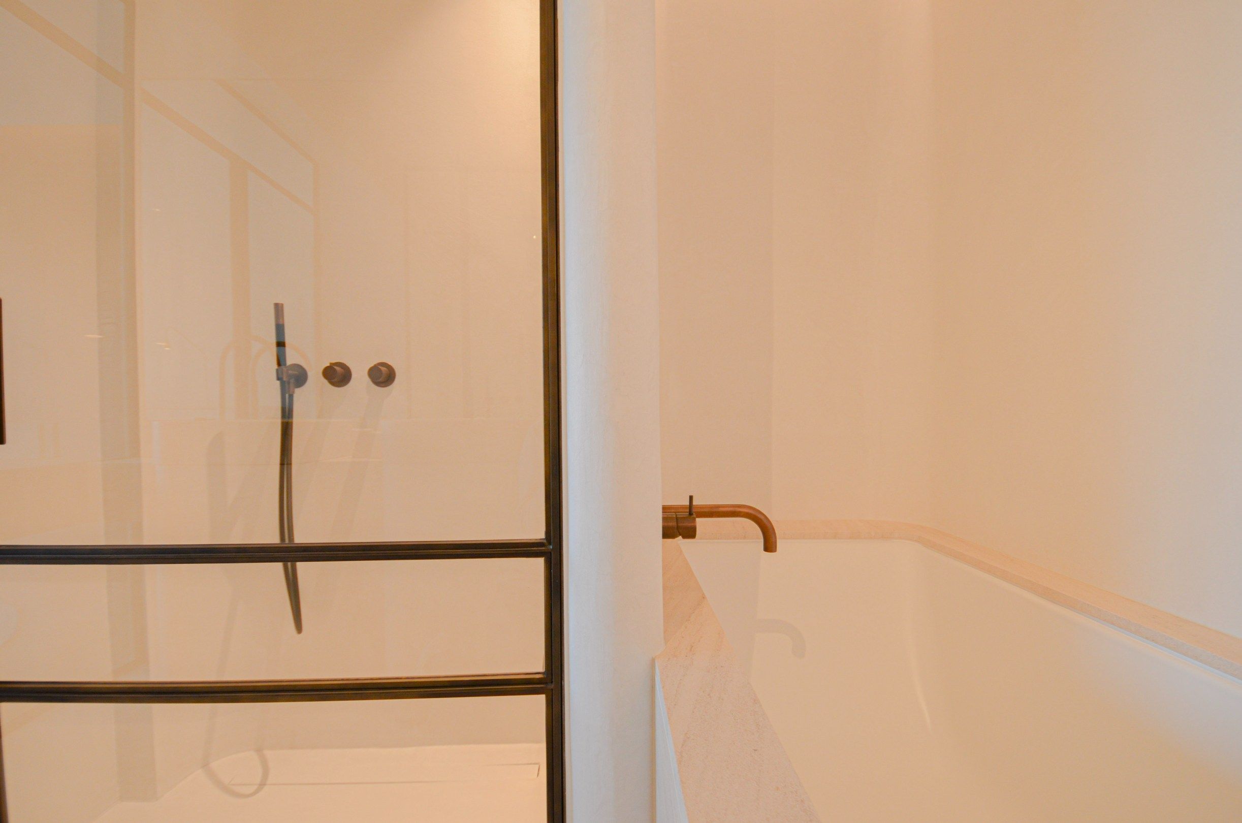 Uitzonderlijk gerenoveerd appartement met frontaal zeezicht in het Zoute. foto 22