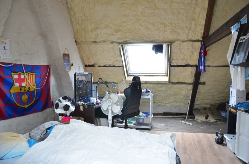 Te koop te Moorslede : Verder af te werken  gezinswoning met 3 slaapkamers, inpandige garage,  zonnige diepe  tuin mét uitweg en dubbele garage, zonnepanelen. foto 19