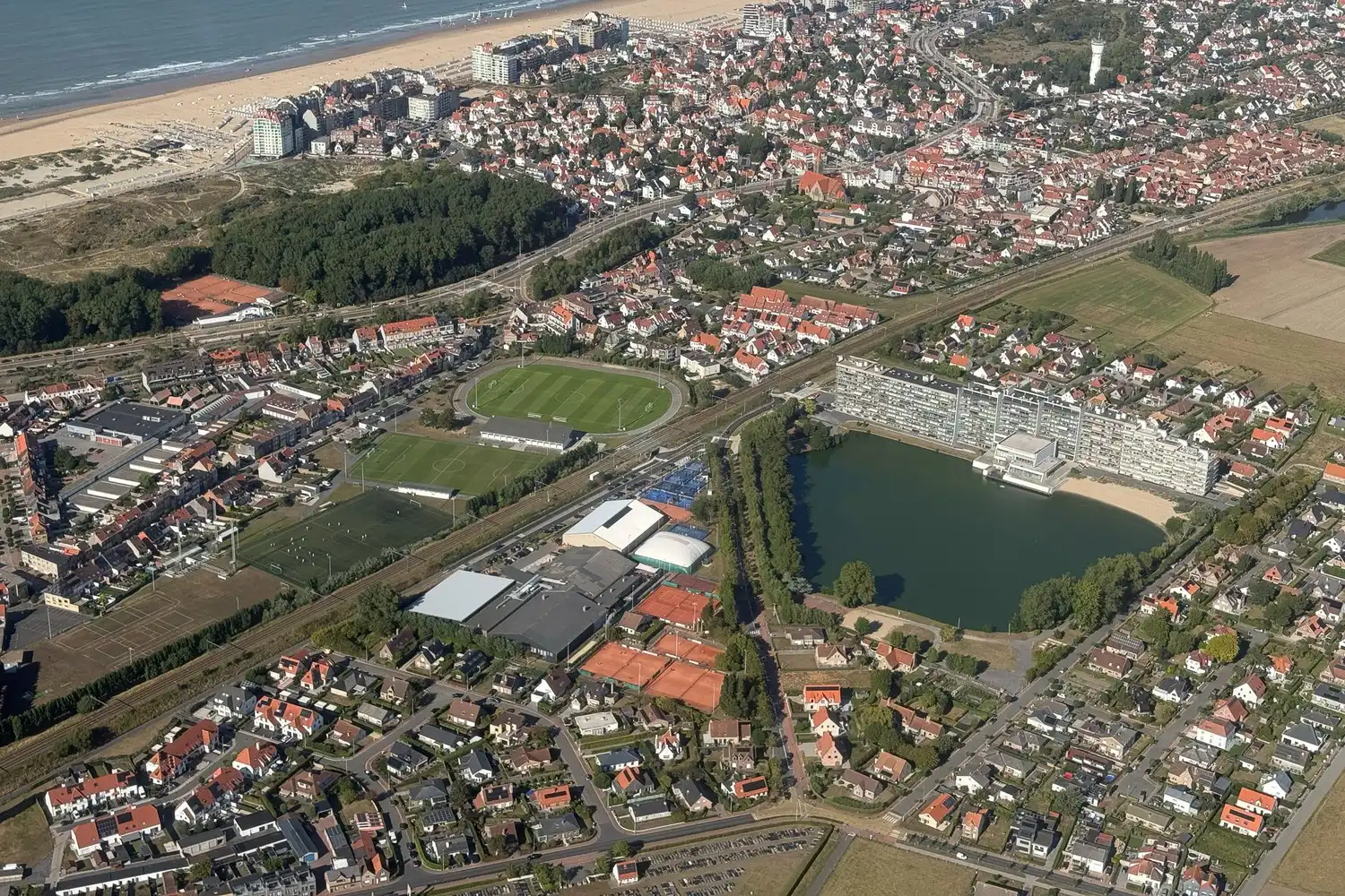 Exclusief hoekappartement van 173 m² met blijvende meer-, polder- en zeezichten foto 13
