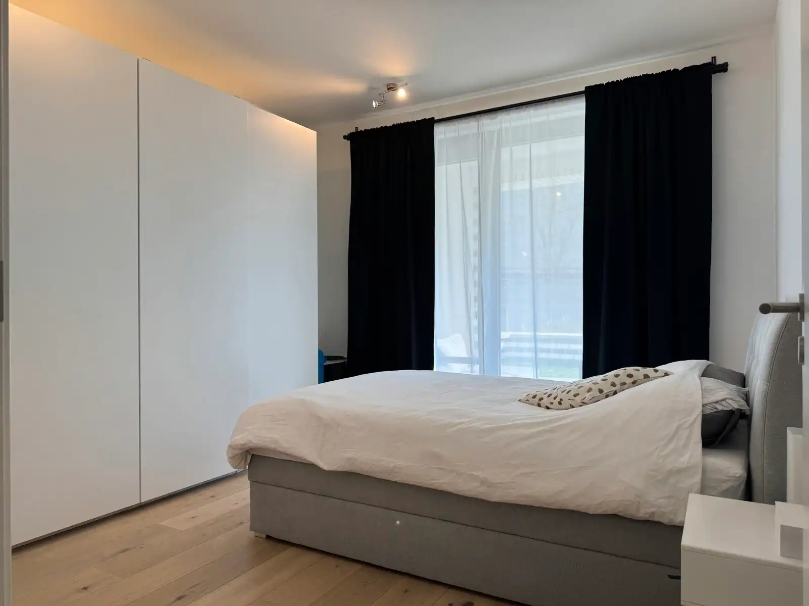 Berchem: Nieuwbouw gelijkvloers één slpk app.+ terras + P foto 7