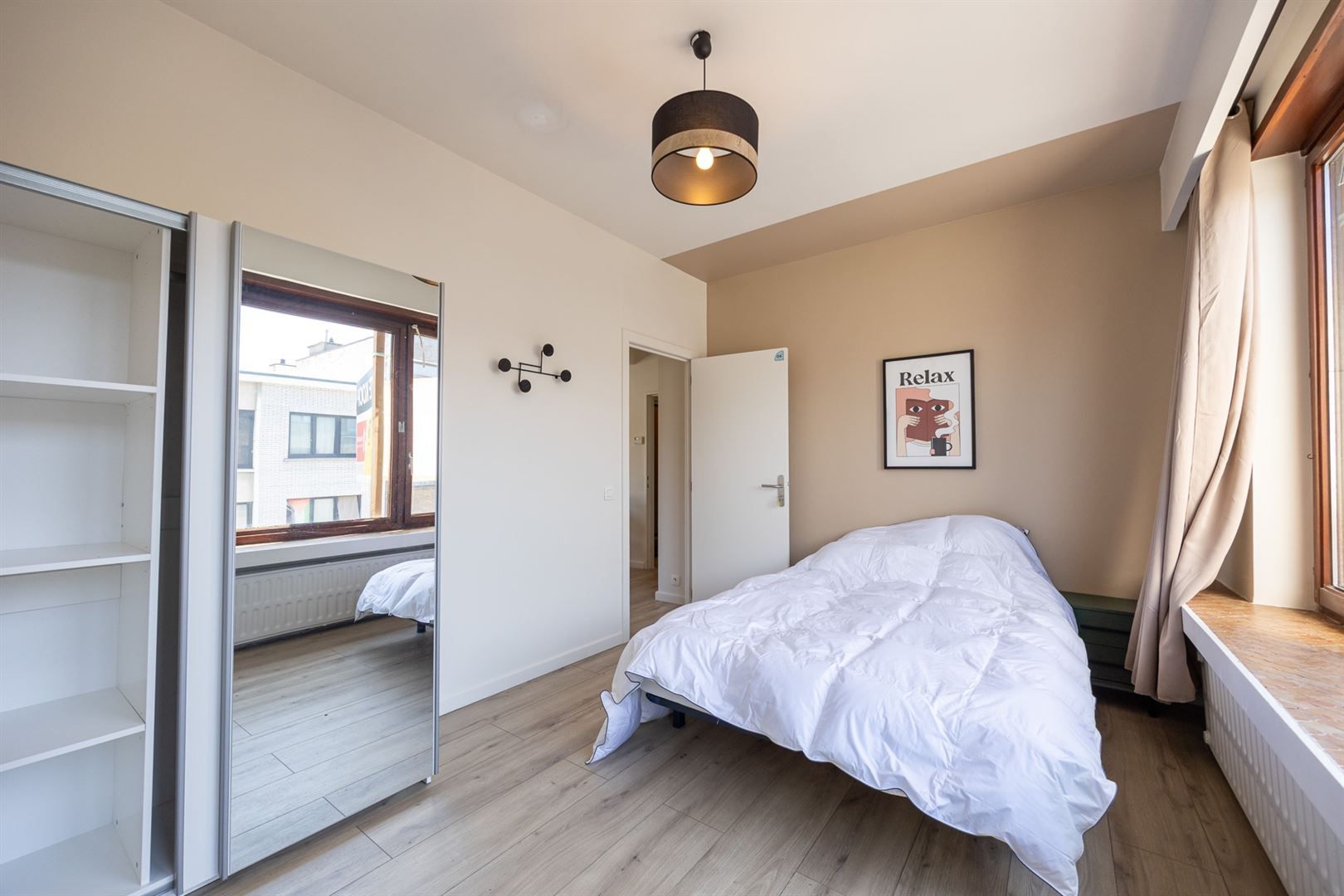 Ruim appartement met 4 slaapkamers en veel lichtinval foto 8