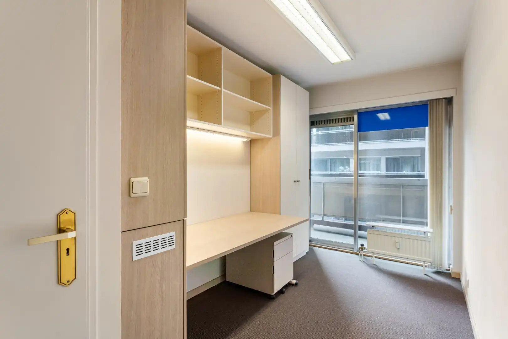 Handelspand/Kkantoor/ vrijberoep TE HUUR op toplocatie, 226m², ruime parkeergelegenheid foto 20