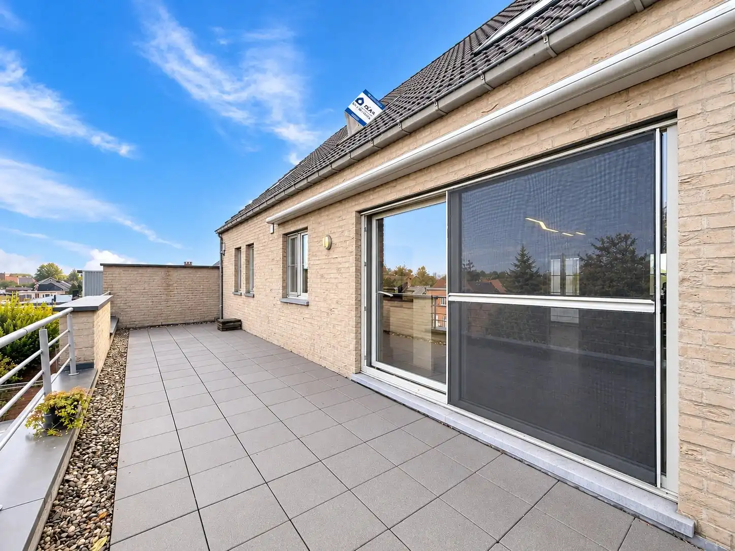 Zeer ruim duplex appartement met mogelijk 4 slaapkamers, ruim terras en garage vlakbij het centrum. foto 29