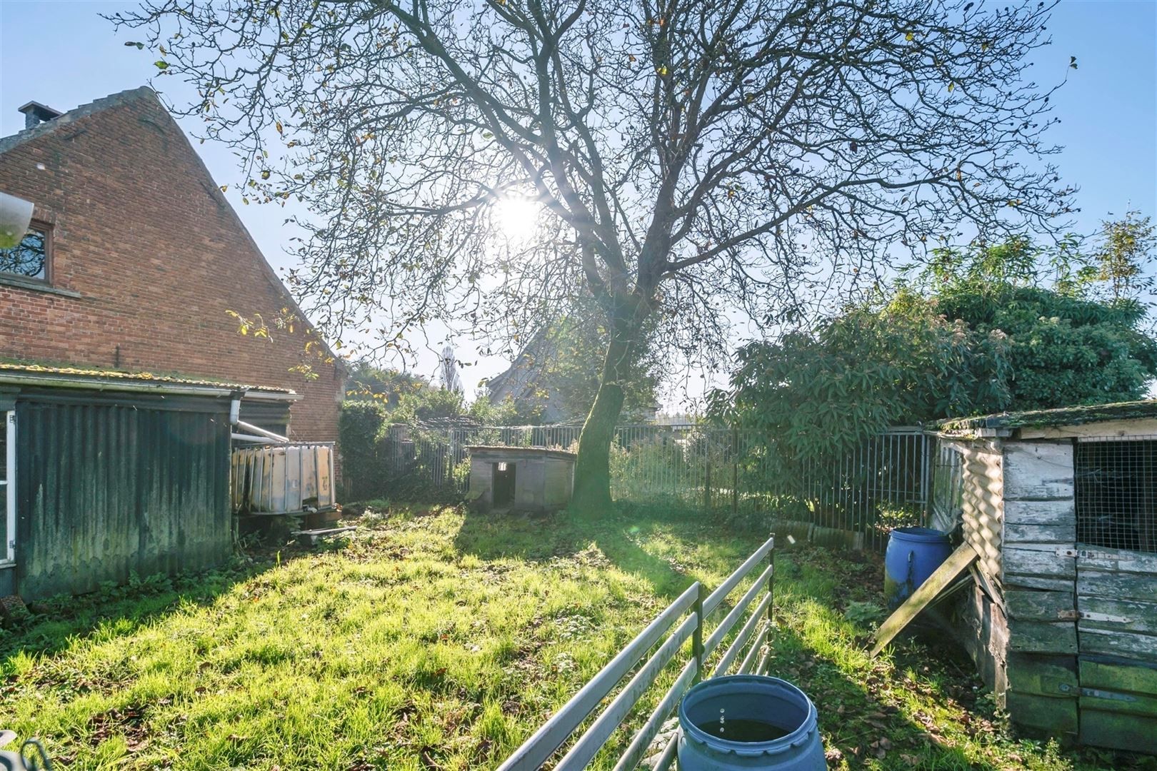 Open bebouwing op ruim perceel, klaar voor een nieuw verhaal foto 17