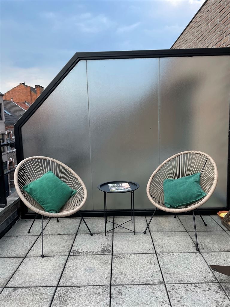 Ruim duplex appartement met 2 slaapkamers en gezellig terras in het centrum van Hasselt.  foto 14