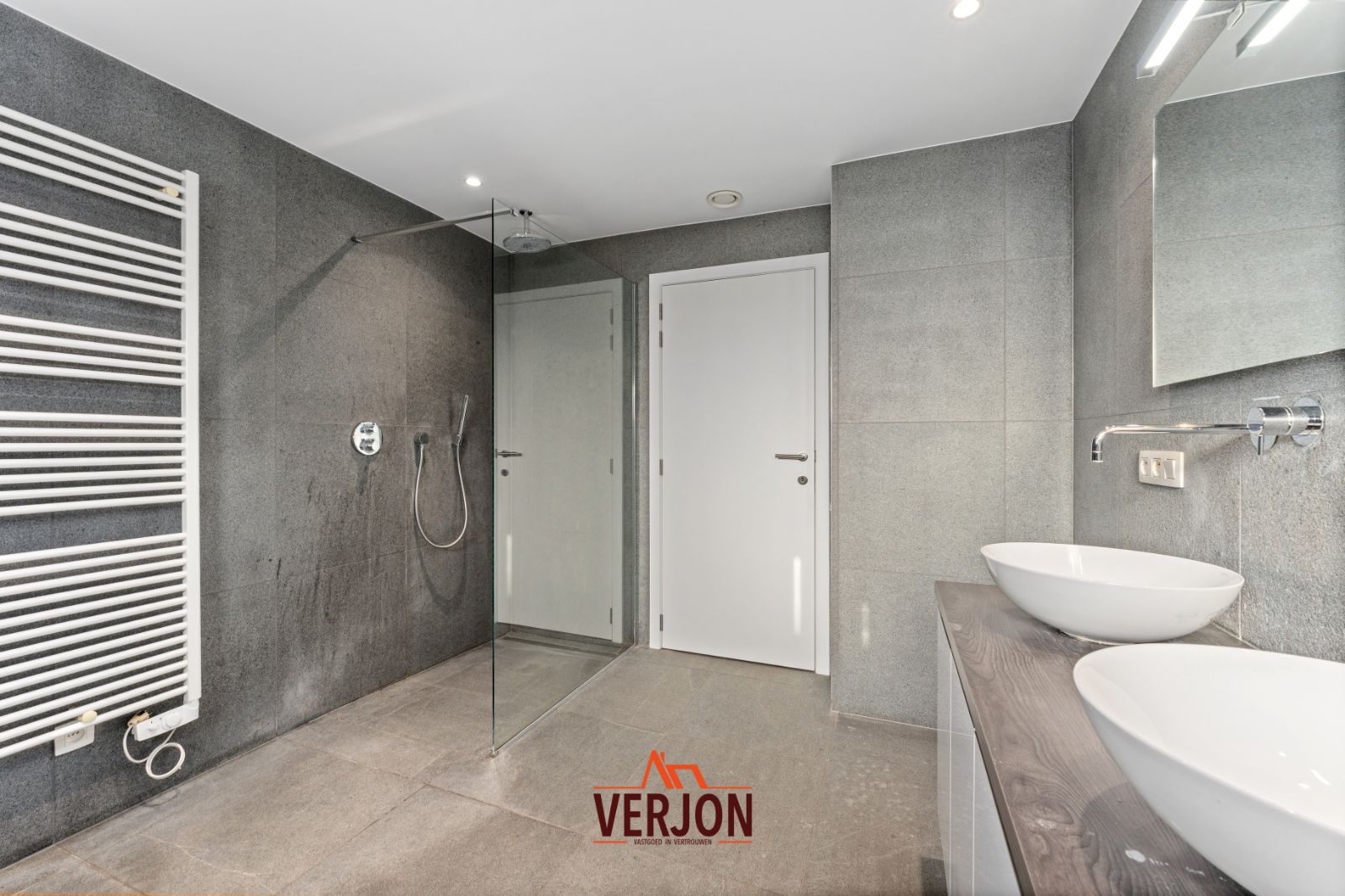 Ruim tweeslaapkamerappartement met twee terrassen! foto 17