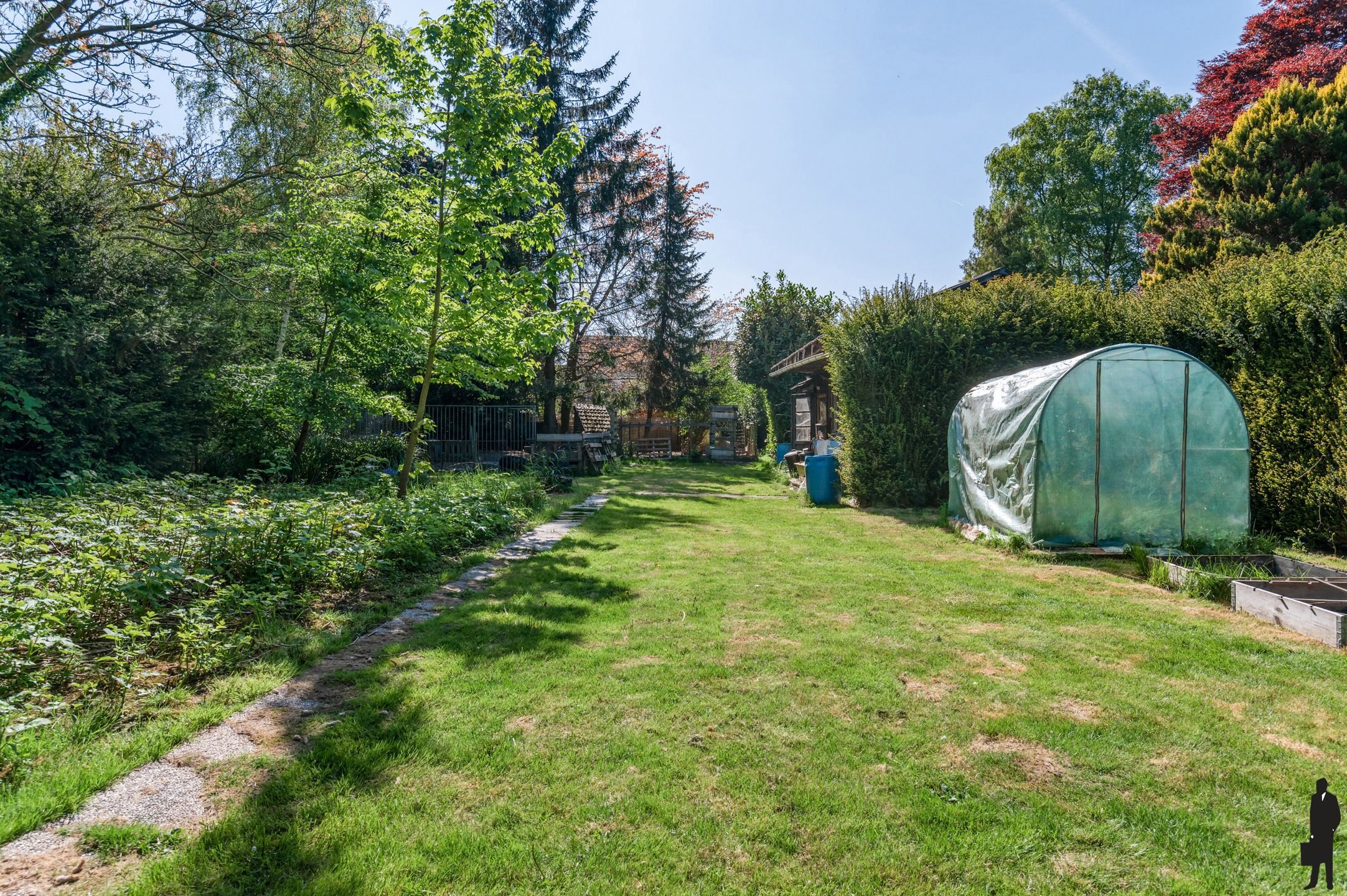(Deels) gerenoveerde woning met ZW parktuin (ca. 1968m²) foto 18