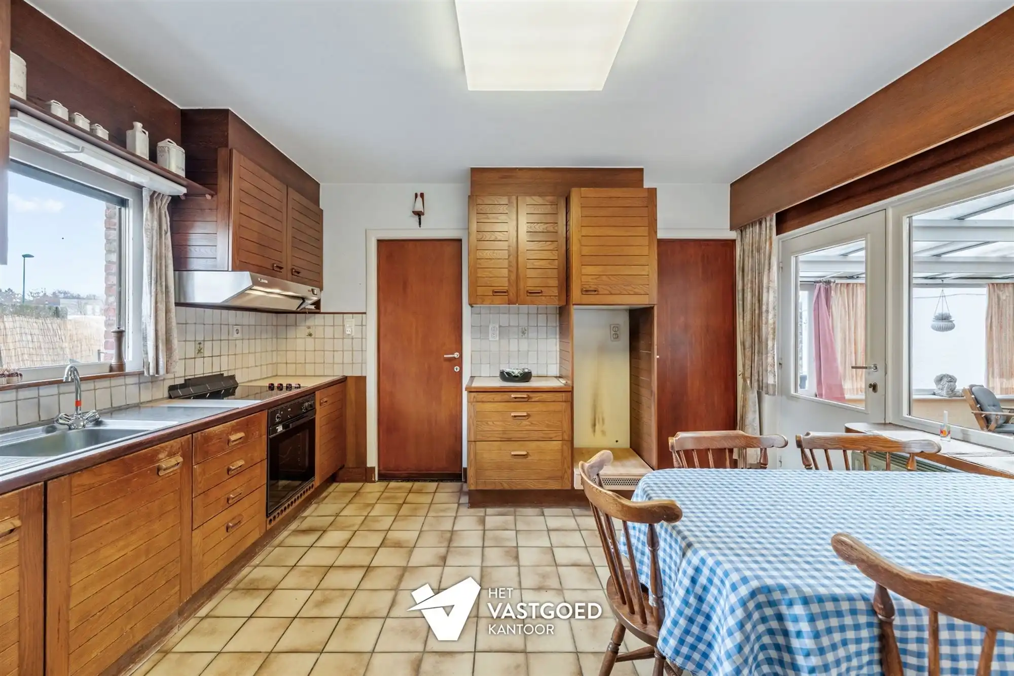 CENTRAAL GELEGEN, RUIME WONING MET VEEL MOGELIJKHEDEN! foto 5