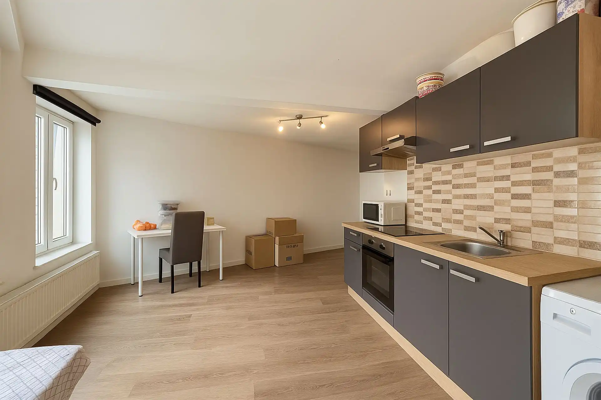 Appartement met 1 slaapkamer van 90 m² met kelder. foto 3