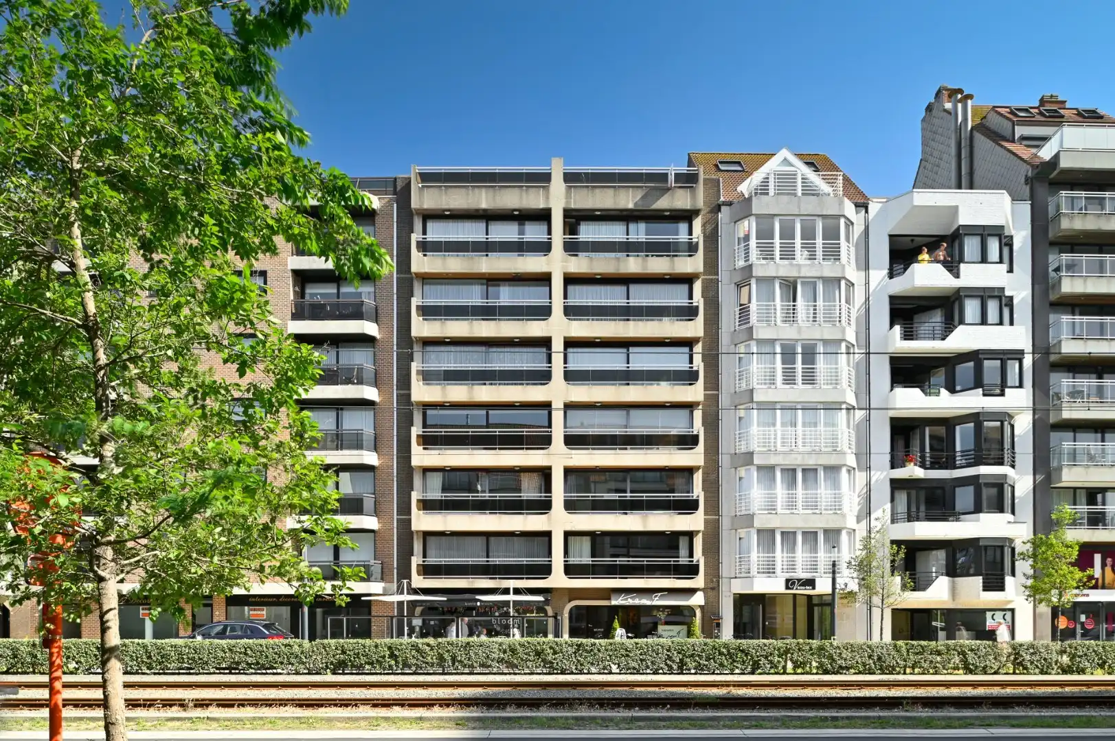 Luxueus gerenoveerd tweeslaapkamerappartement aan de vernieuwde boulevard van Heist foto 13