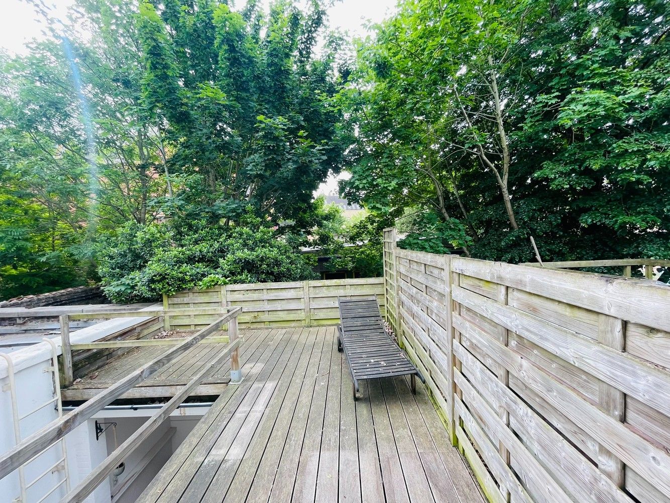 Brugge centrum rustige ligging, vlakbij alle winkels LEUK INSTAPKLAAR WOONHUIS met KOER+ GROOT ZONNETERRAS op de 1éVerd, 2 mooie slaapkamers foto 2