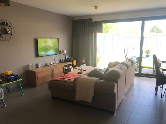 GELIJKSVLOERS APPARTEMENT MET GARAGE TE HUUR IN WACHTEBEKE foto 5